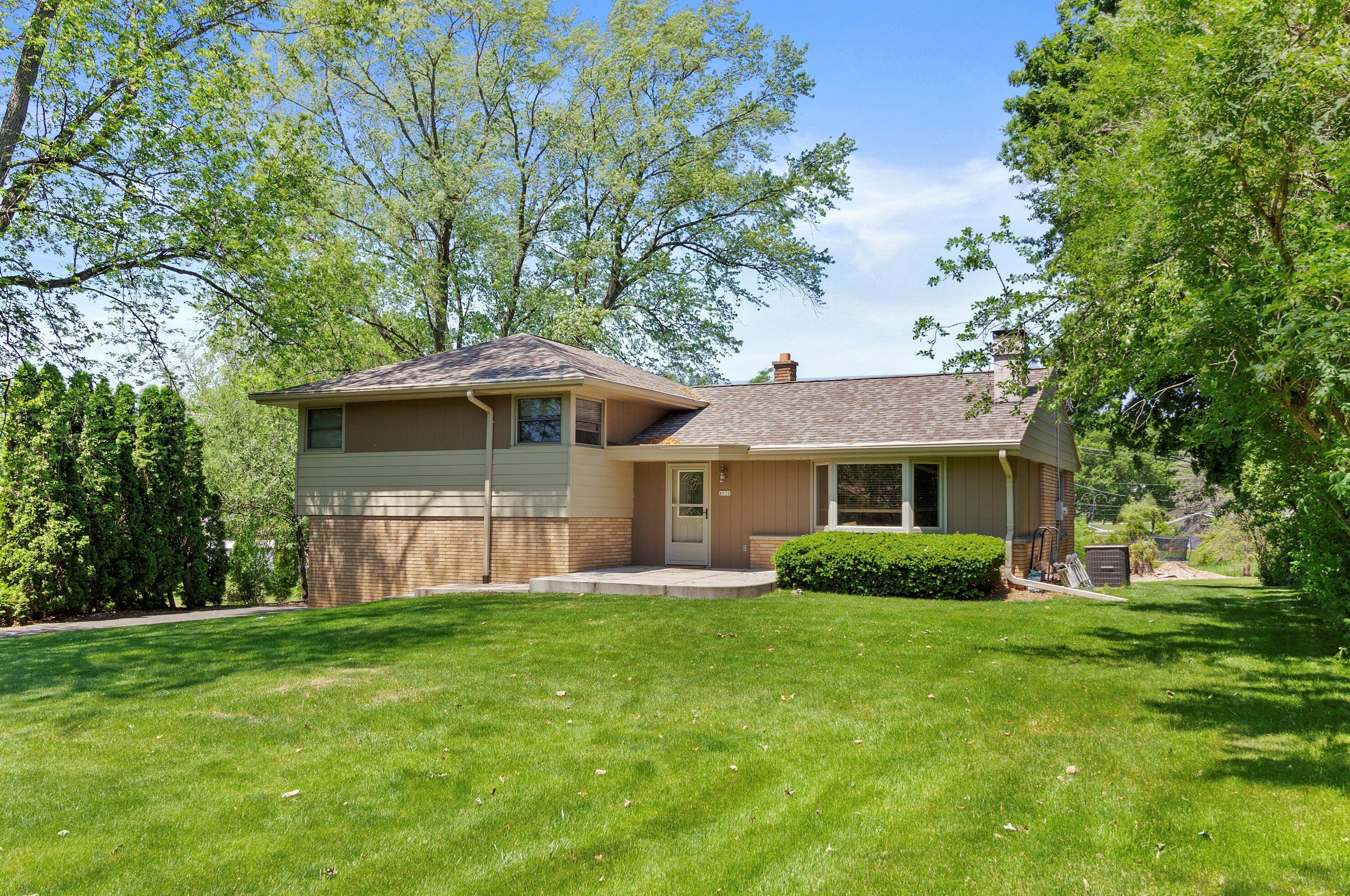 8930 W Edgerton Ave, Greendale, WI 53129