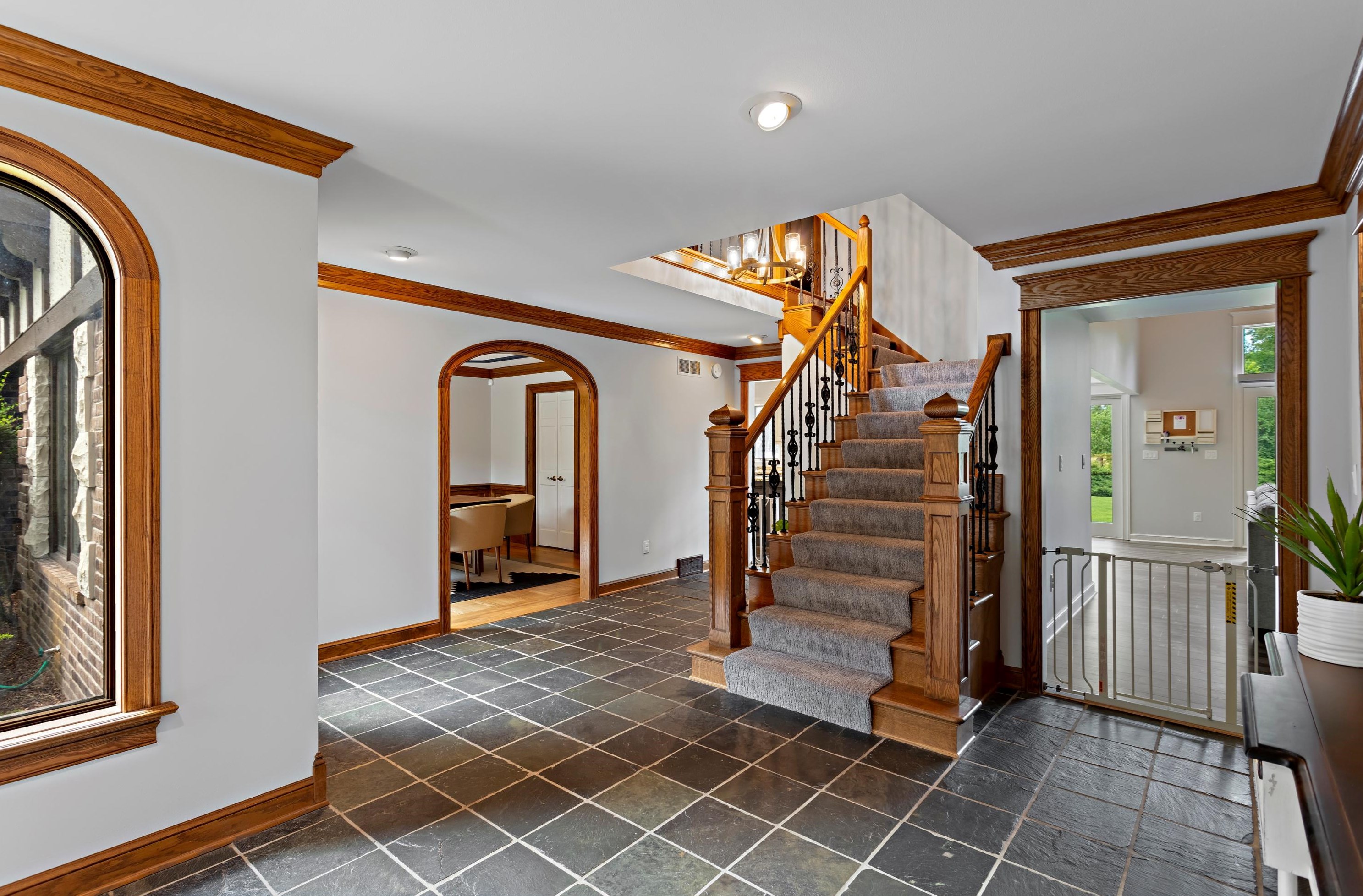 10206 N Kenilworth Cir, Thiensville, WI 53092