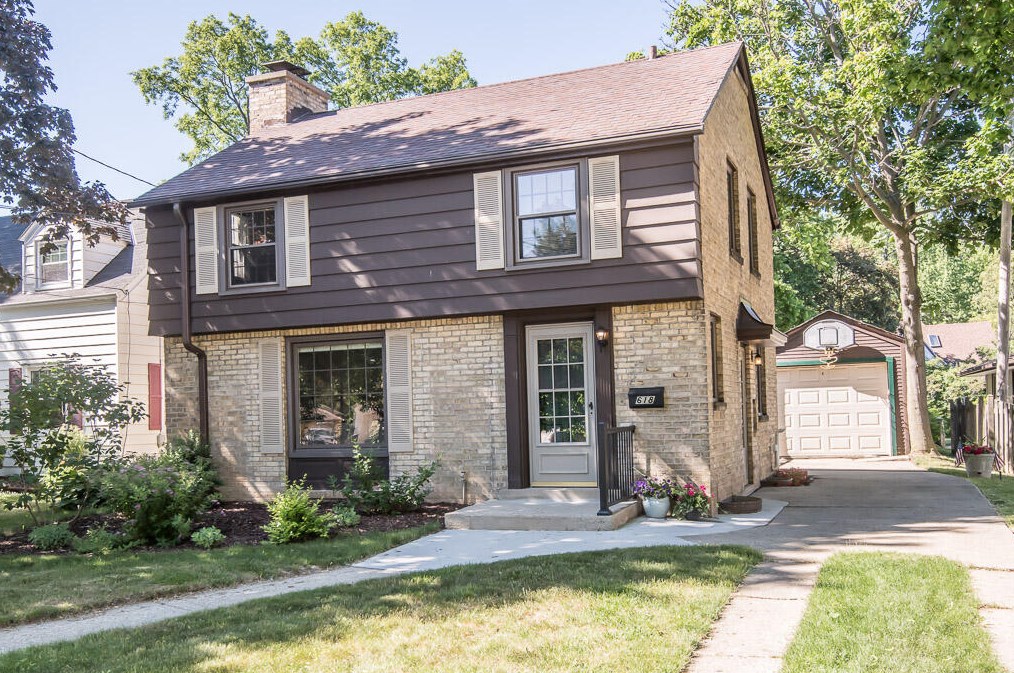 618 Hawthorne Ave, South Milwaukee, WI 53172-2213