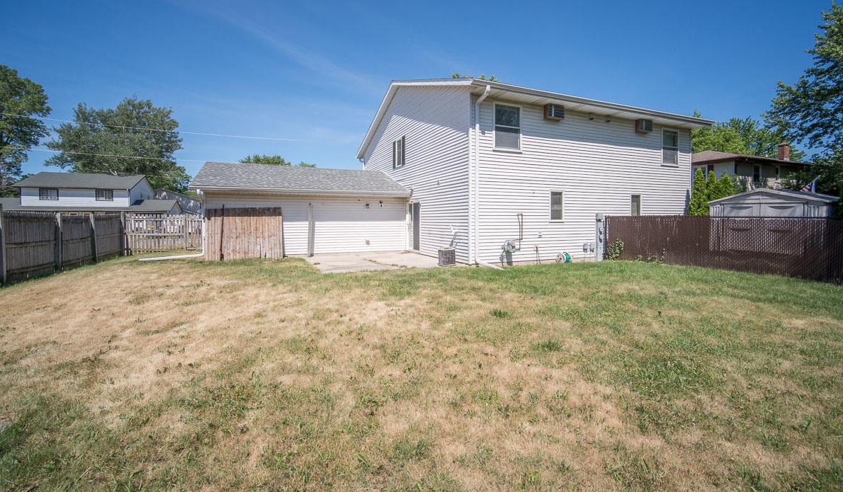 494 East Ave, Hartford, WI 53027
