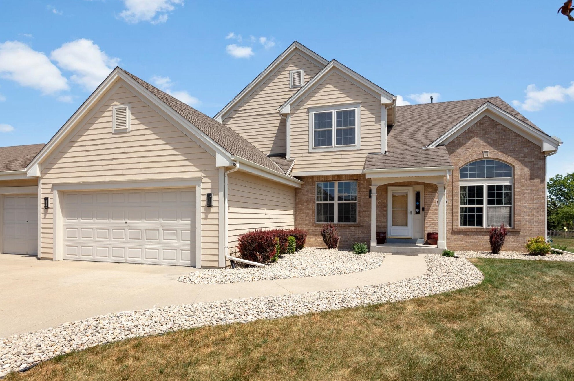 10172 S Settlers Way, Oak Creek, WI 53154