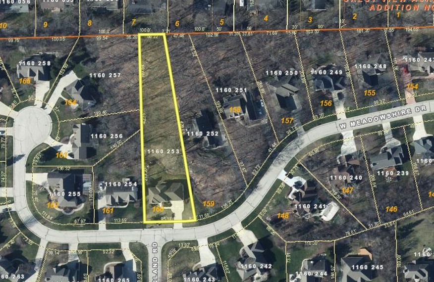 14570 W Meadowshire Dr, Waukesha, WI 53151