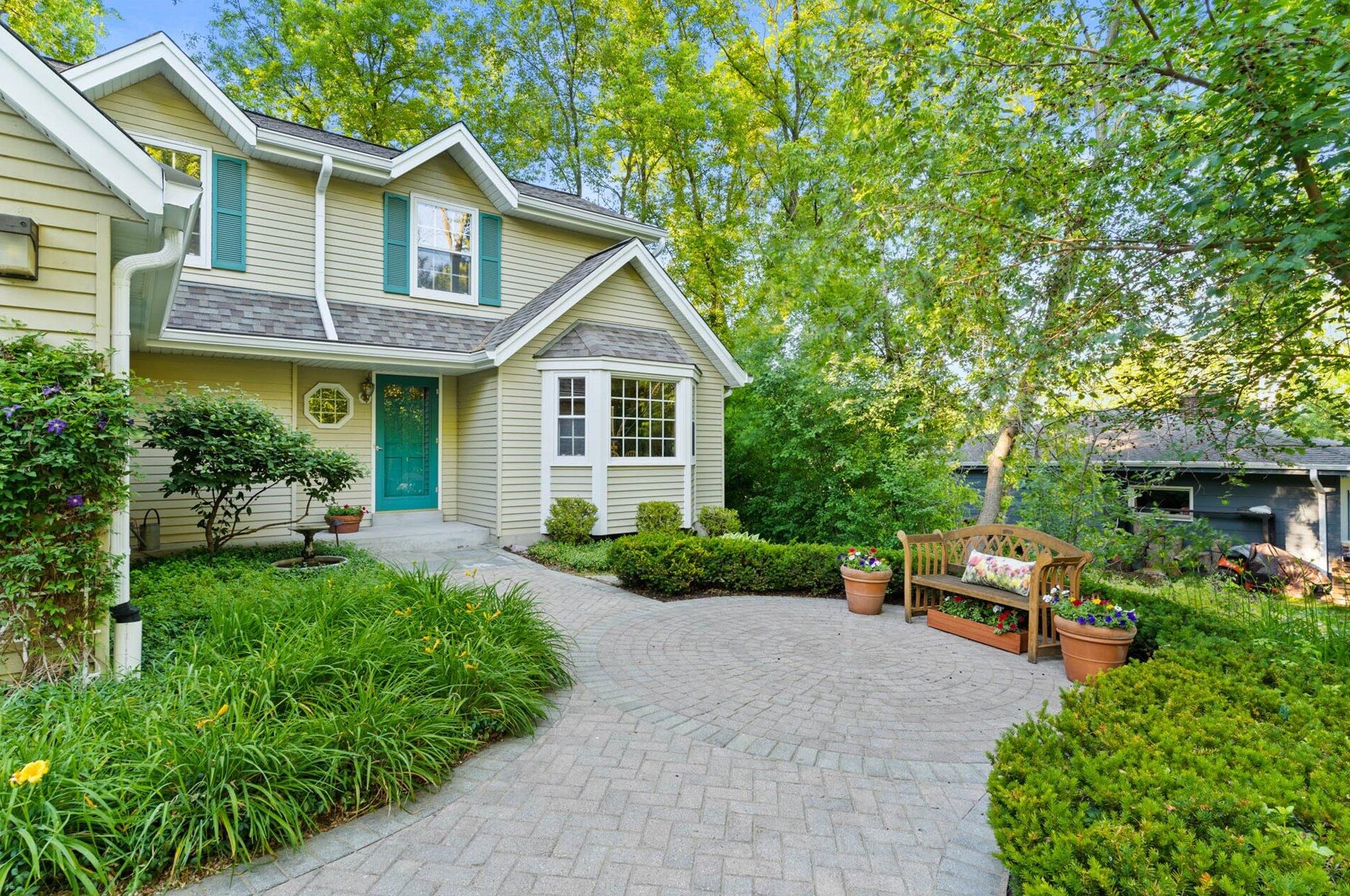 12980 Golf Pkwy, Brookfield, WI 53005-8008