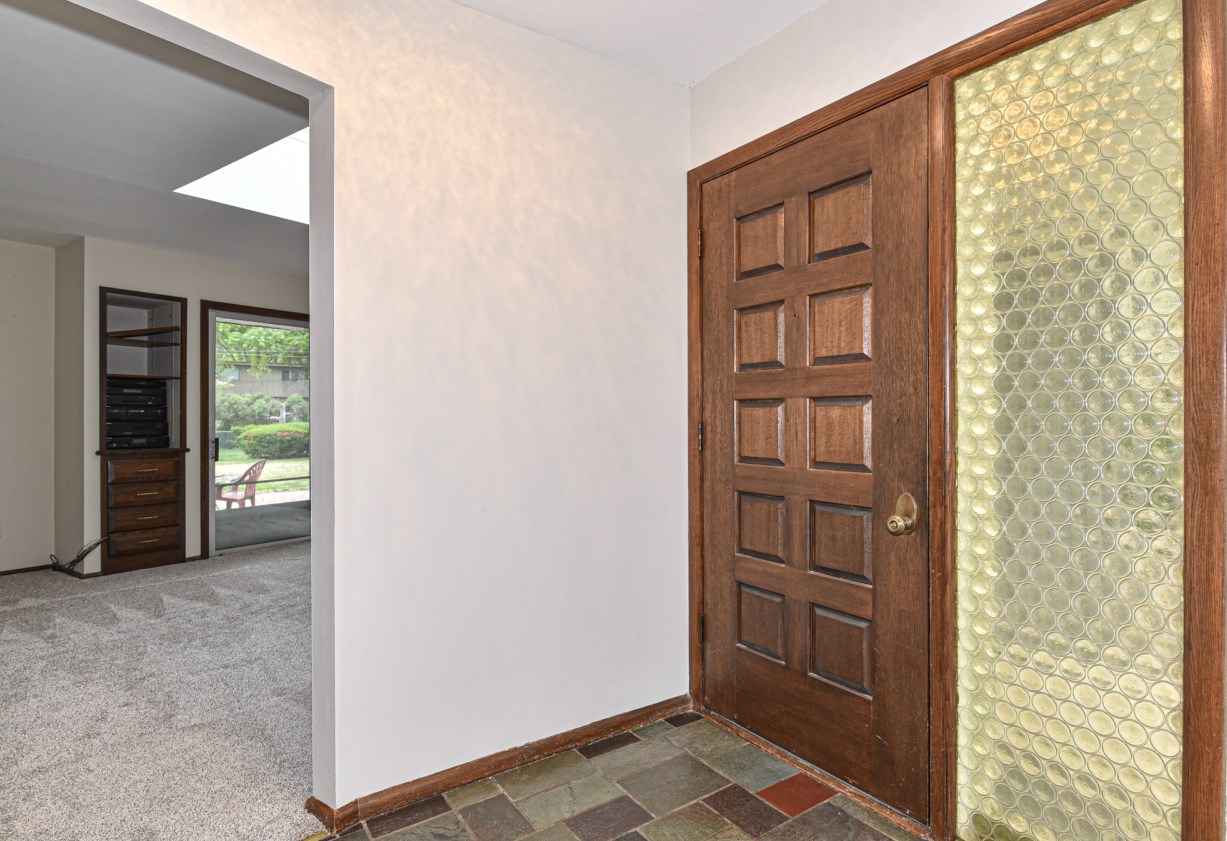 16045 Siesta Ln, Brookfield, WI 53005-3245