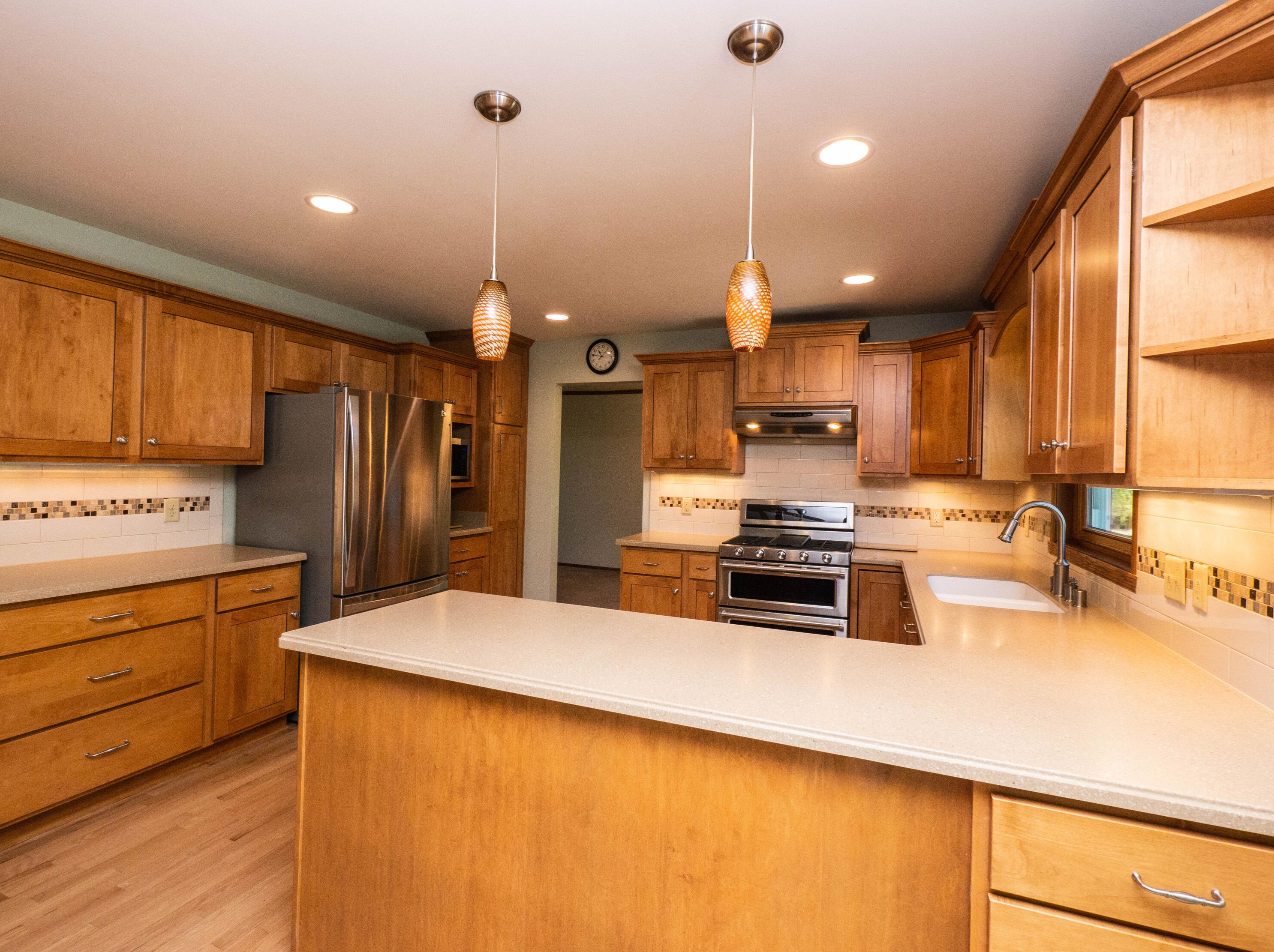 9206 Thorncrest Ct, Hales Corners, WI 53132-9598