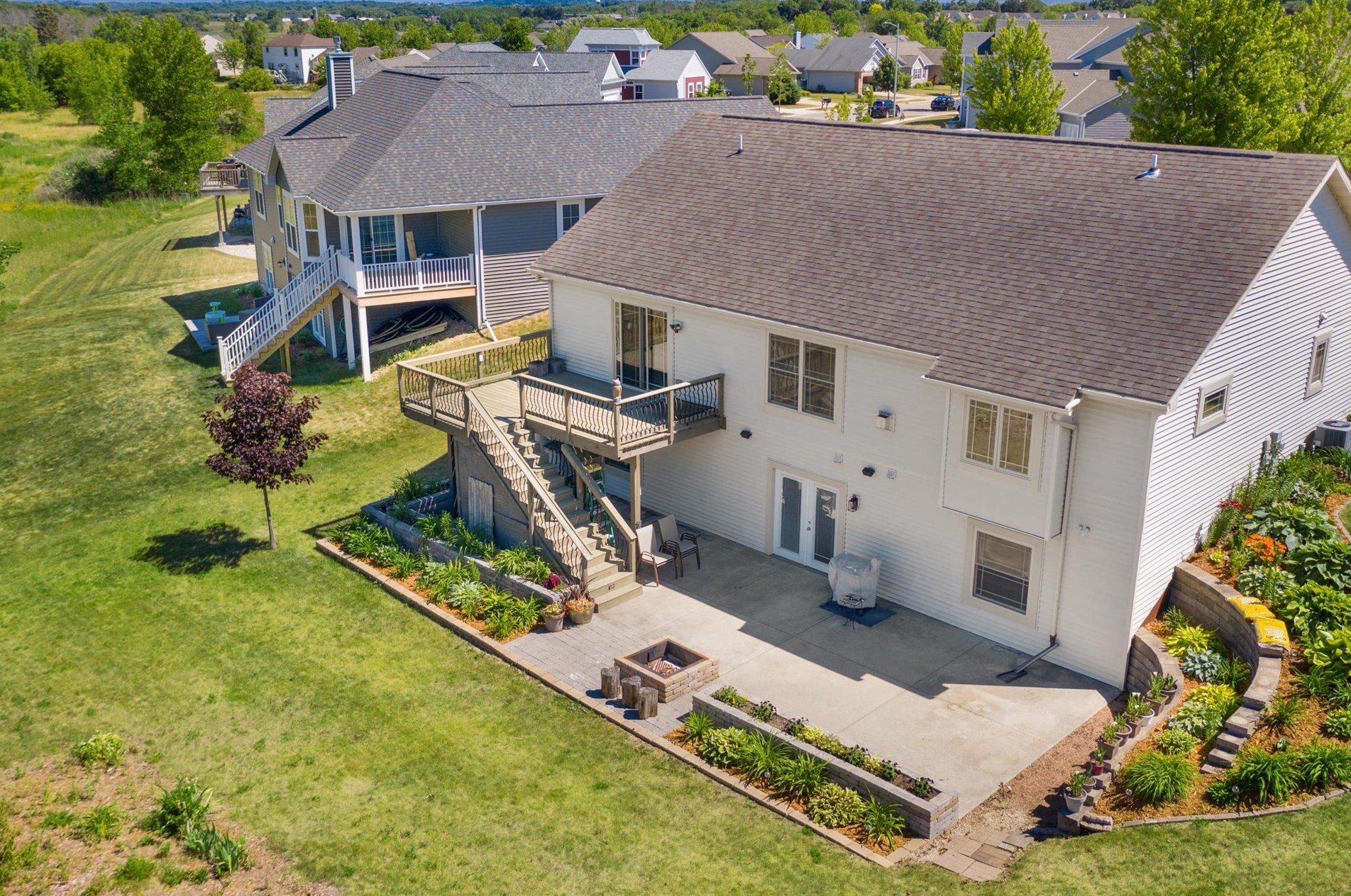 1556 Dovetail Dr, Hartford, WI 53027