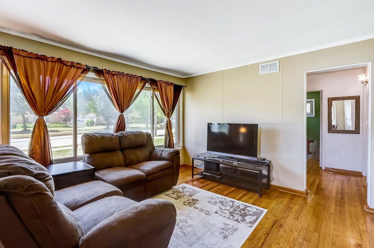 5500 Howard Ave, Milwaukee, WI 53220-2062