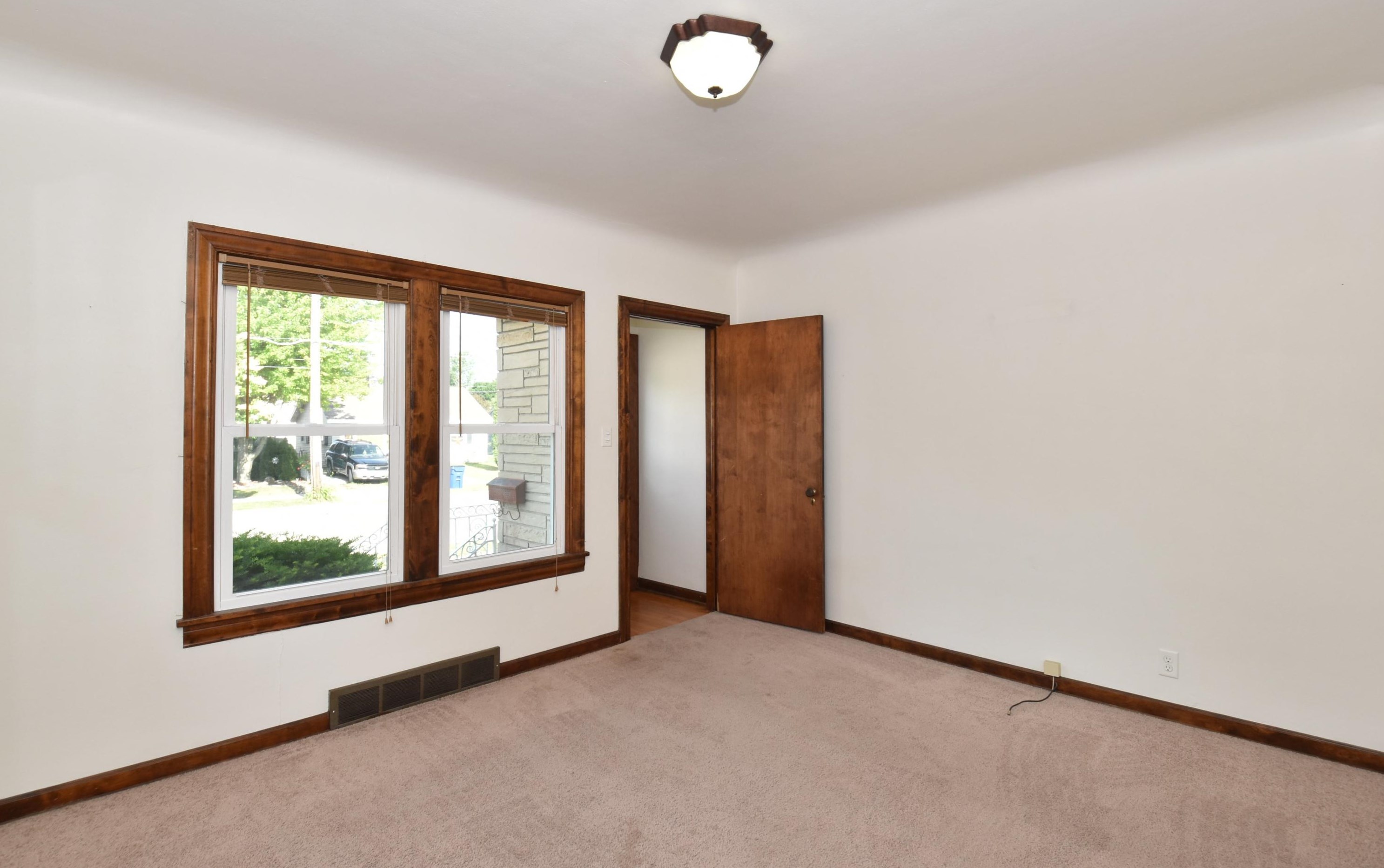 417 Chicago St, Racine, WI 53405-2107