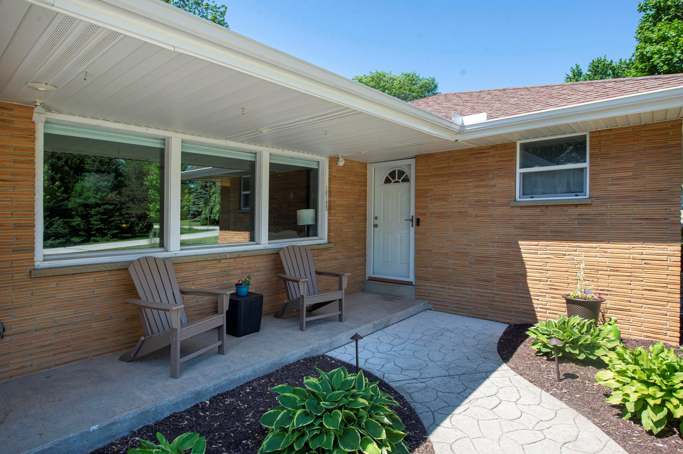 16125 Elderlawn Pkwy, Brookfield, WI 53005-1043