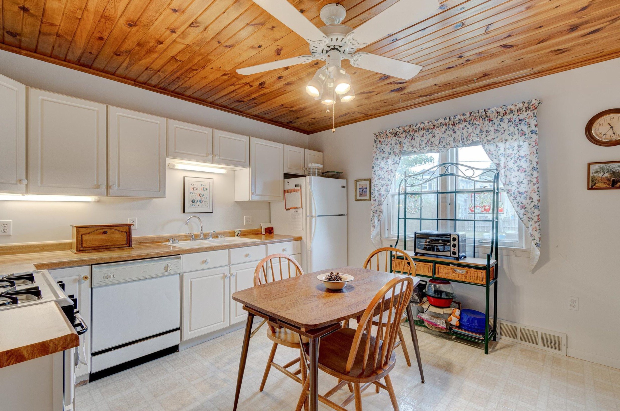 2207 Henry St, Sheboygan, WI 53081-5926