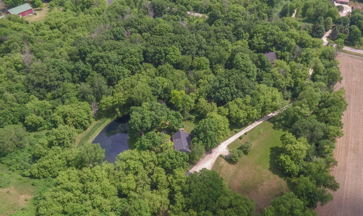6056 Pleasant Hill Rd, Hartford, WI 53027-9052