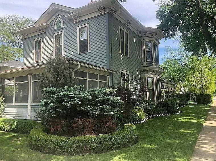 1103 Geneva St, Lake Geneva, WI 53147
