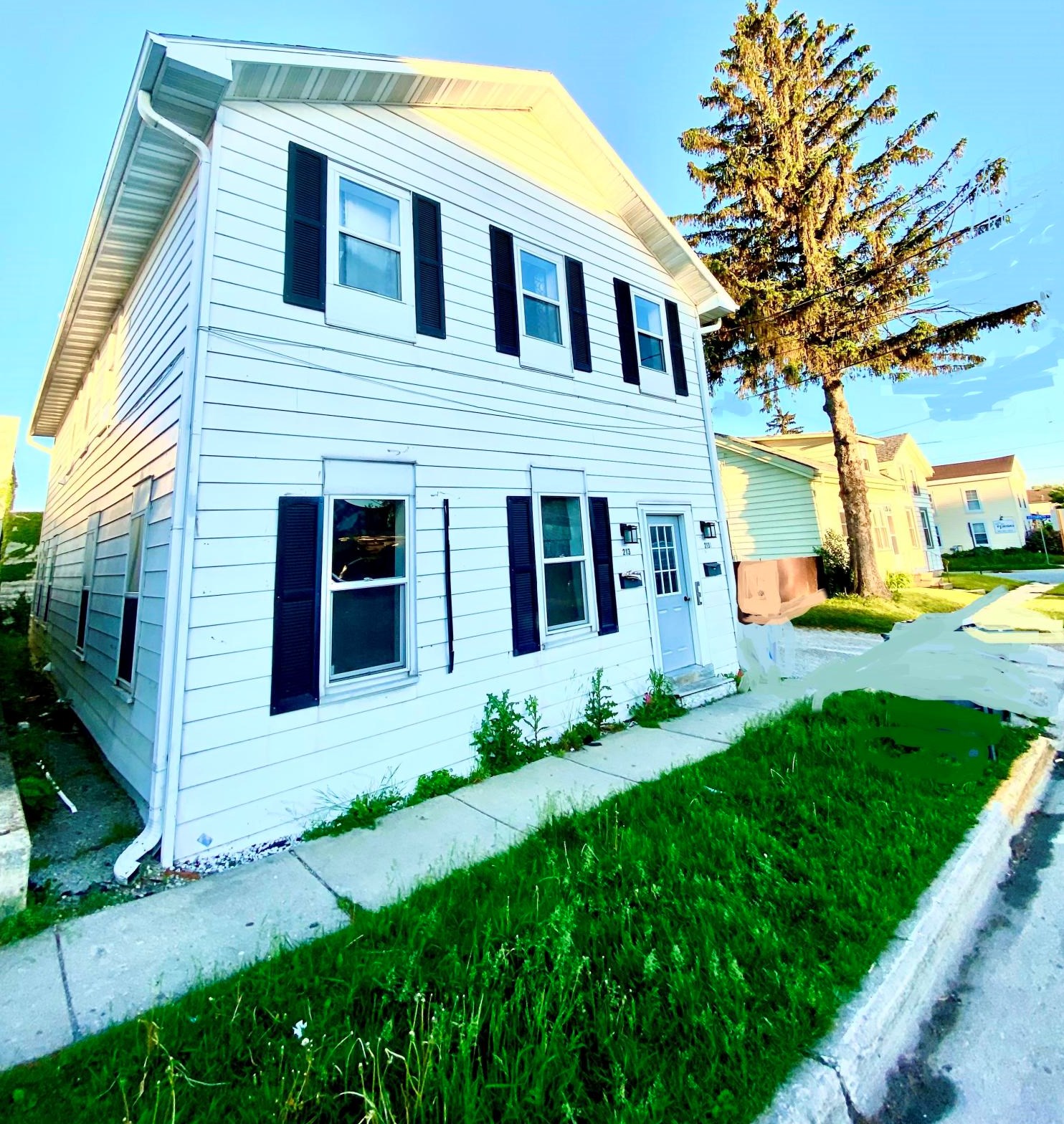 213 S 1st St, Watertown, WI 53094