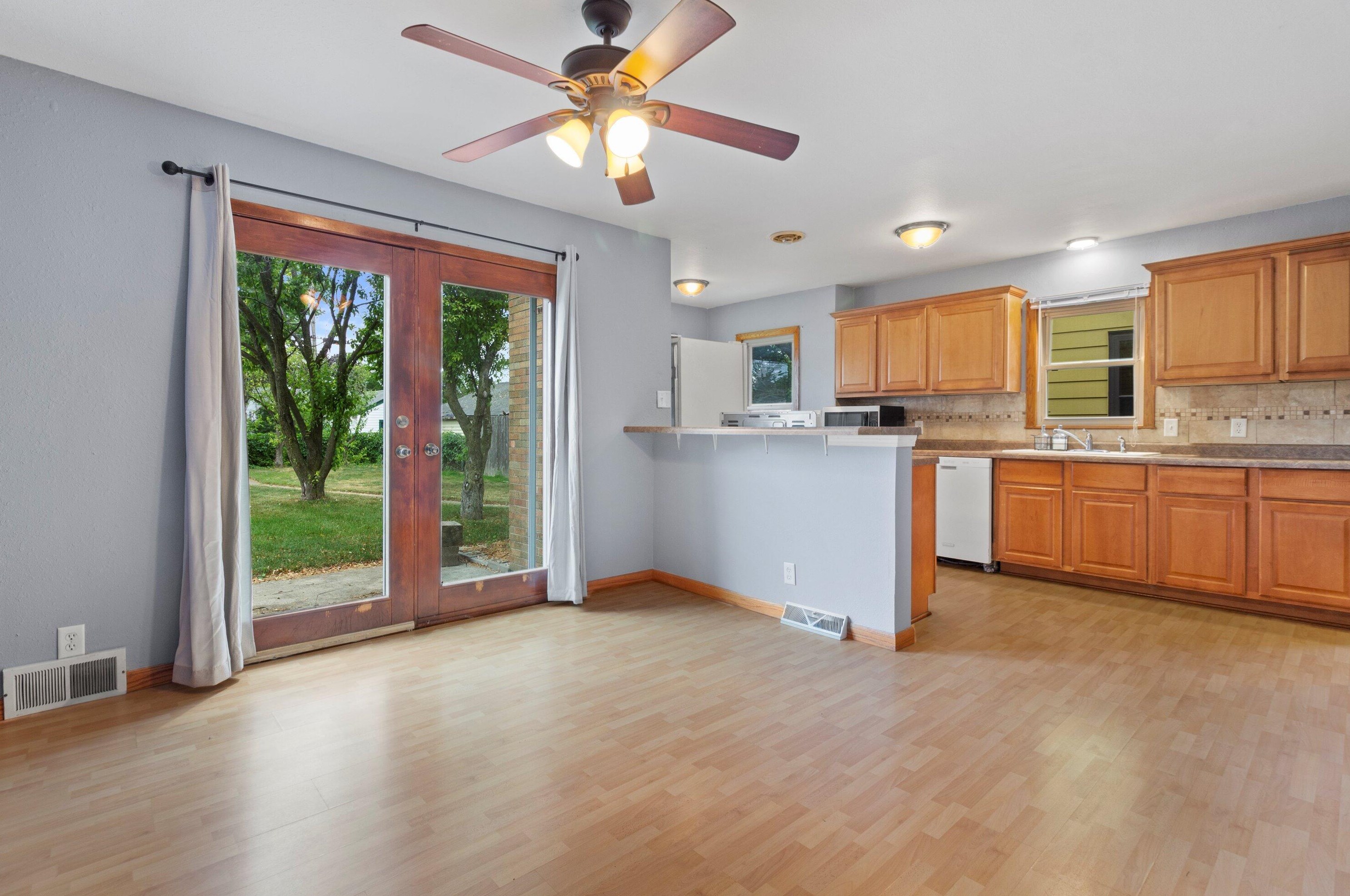 4560 S Lenox St, Milwaukee, WI 53207
