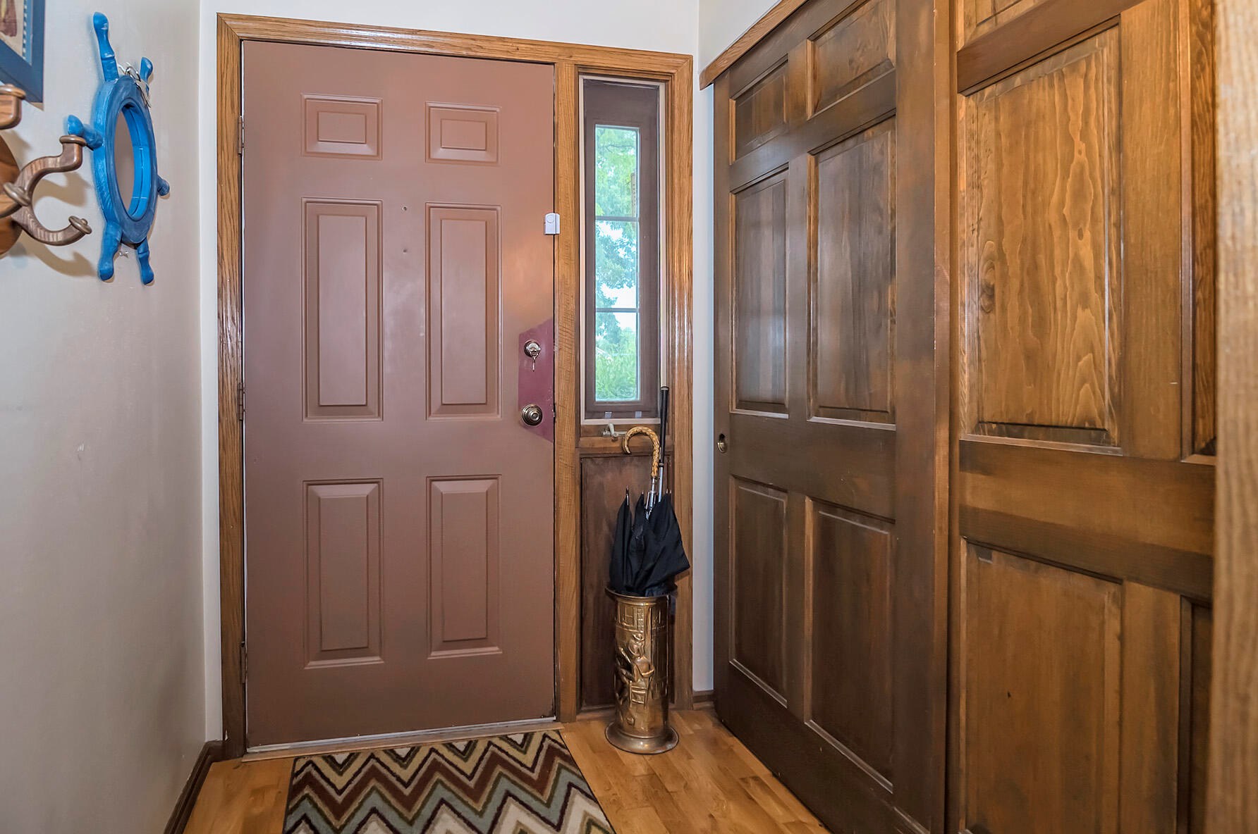 8312 Tuckaway Shores Dr, Hales Corners, WI 53132-9730