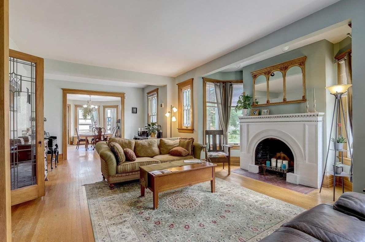 1805 College Ave, Racine, WI 53403-2773