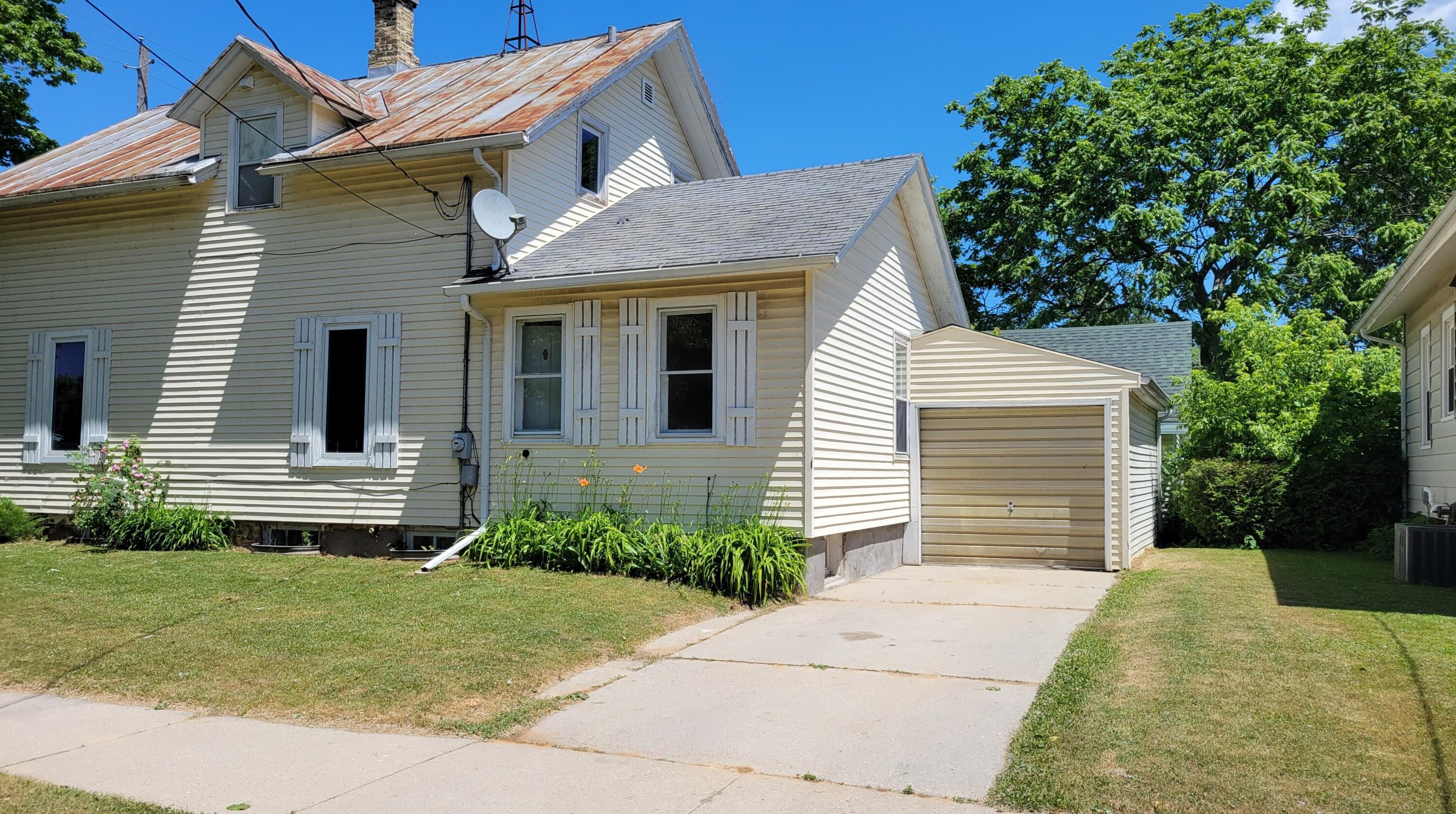1121 New York Ave, Manitowoc, WI 54220