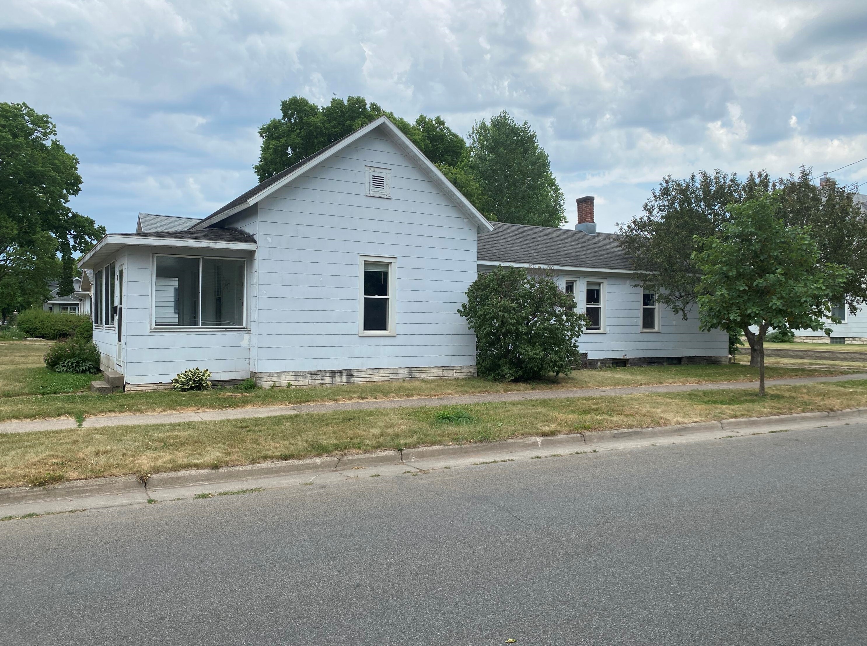 1502 Ferry St, La Crosse, WI 54601