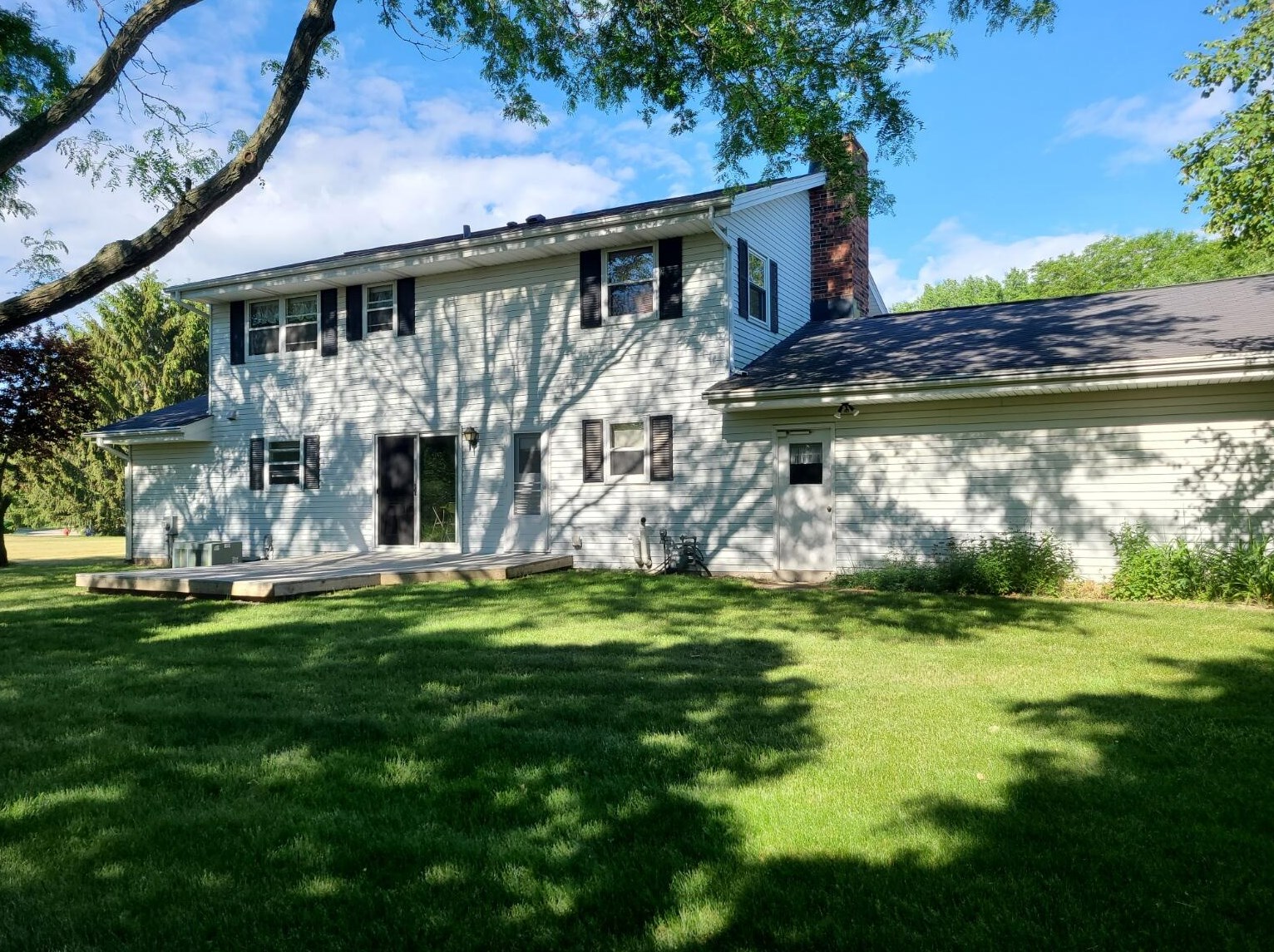 3090 Sauk Trl, Brookfield WI  53005-3702 exterior