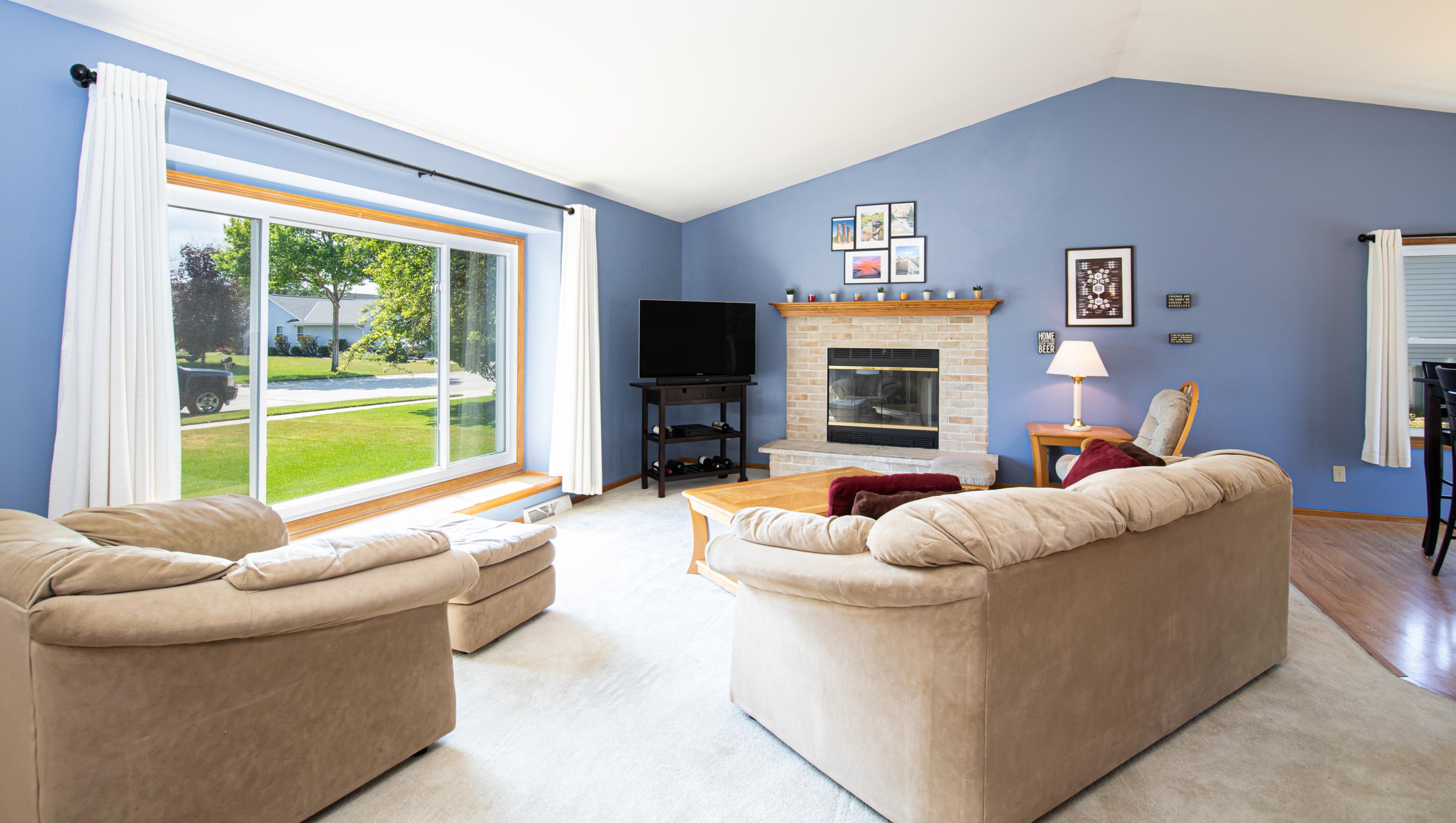 8235 S Wildwood Dr, Oak Creek, WI 53154