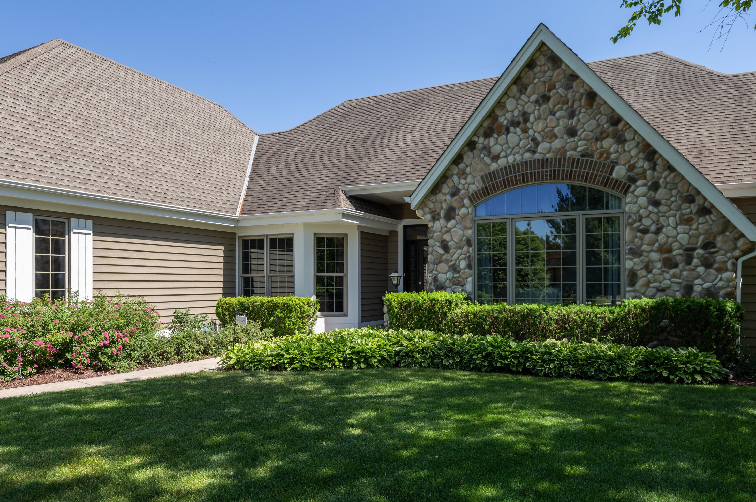 172 Laurel Ct, Delafield, WI 53018-1163