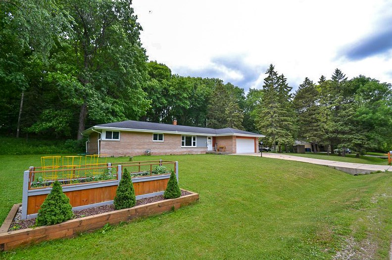 321 Jewell St, Oak Creek, WI 53154-1112
