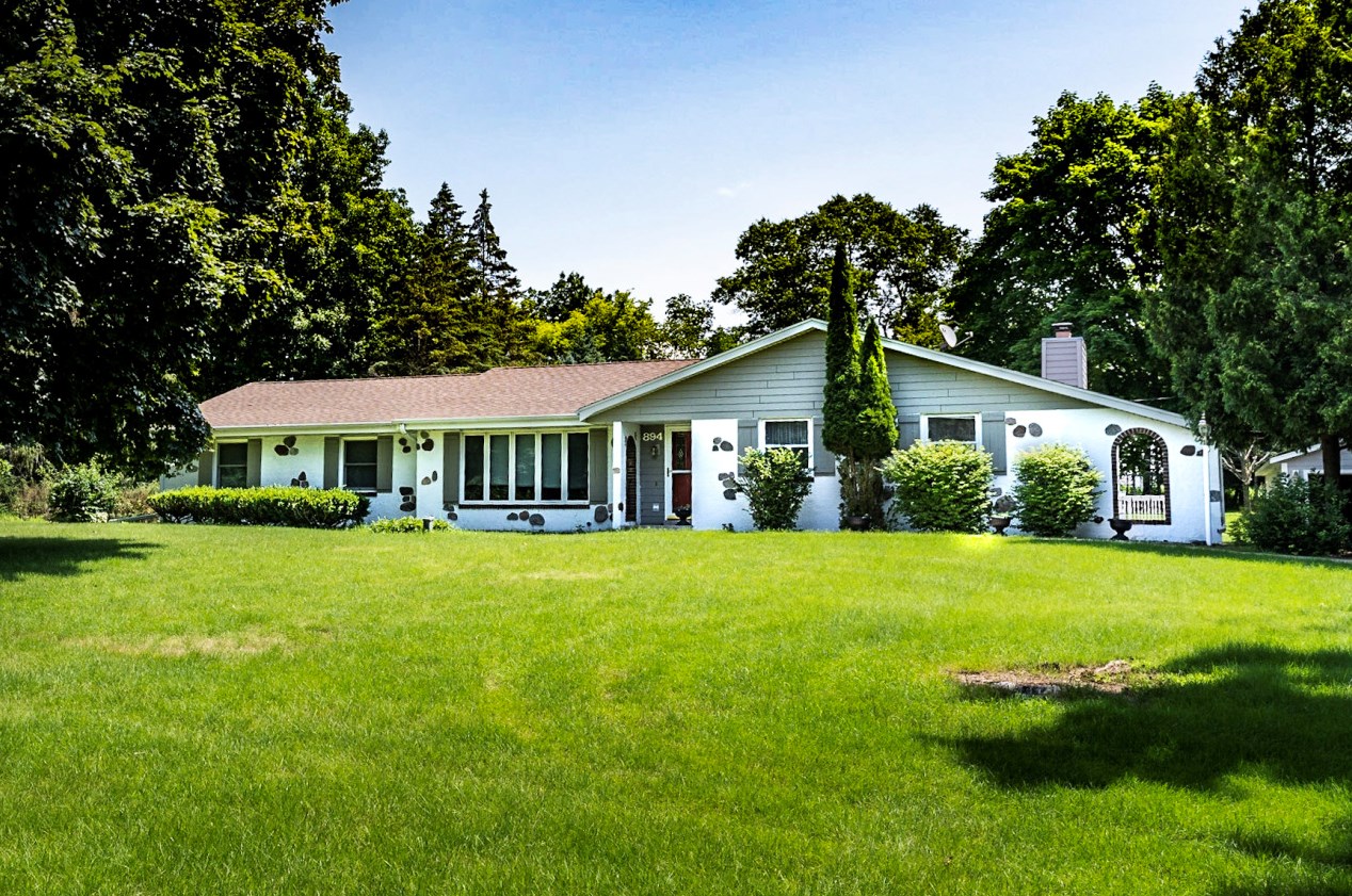 894 Tara Hill E, Hartford, WI 53027