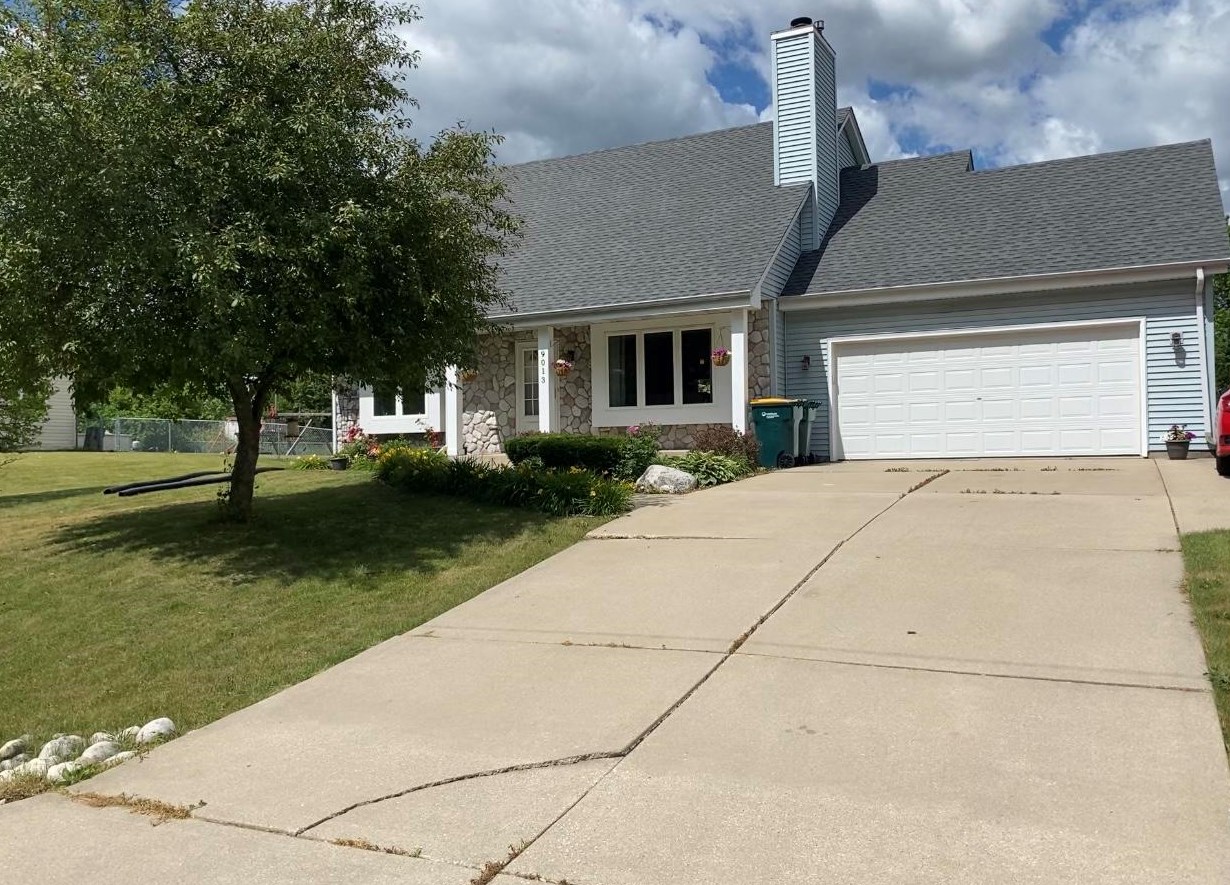9013 26th St, Oak Creek, WI 53154-3655