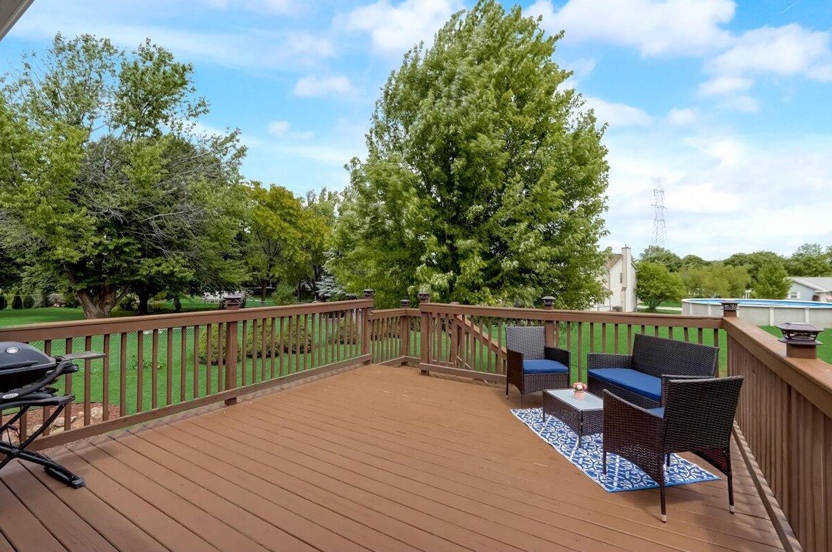 450 Wynbrook Dr, Oak Creek, WI 53154-3049