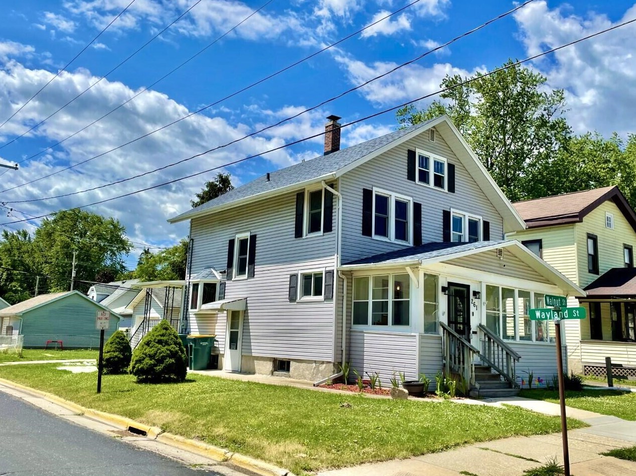 261 Walnut St, Beaver Dam, WI 53916