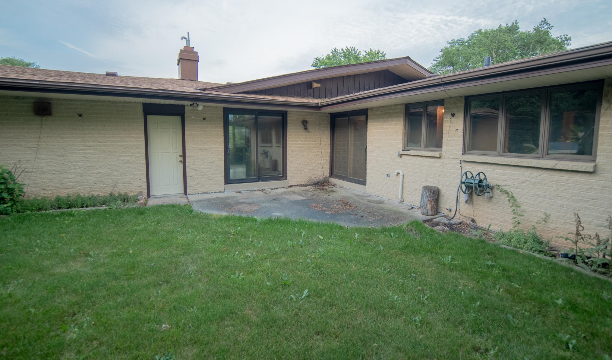 3245 S Hickory Rd, Waukesha, WI 53151