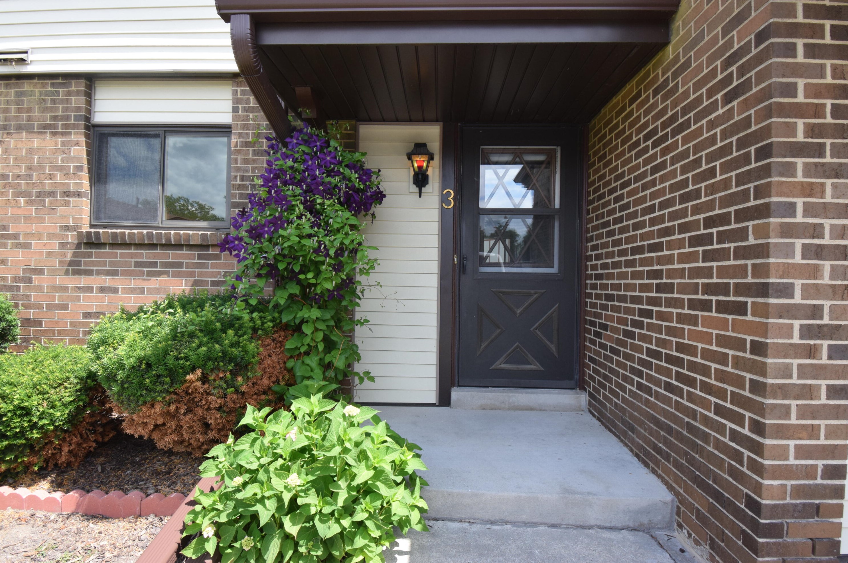 5843 Cambridge Cir, Racine, WI 53406-2844