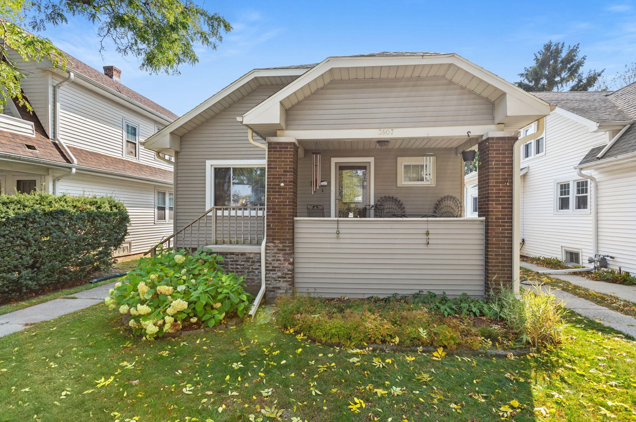 3607 Wright Ave, Racine, WI 53405-3351