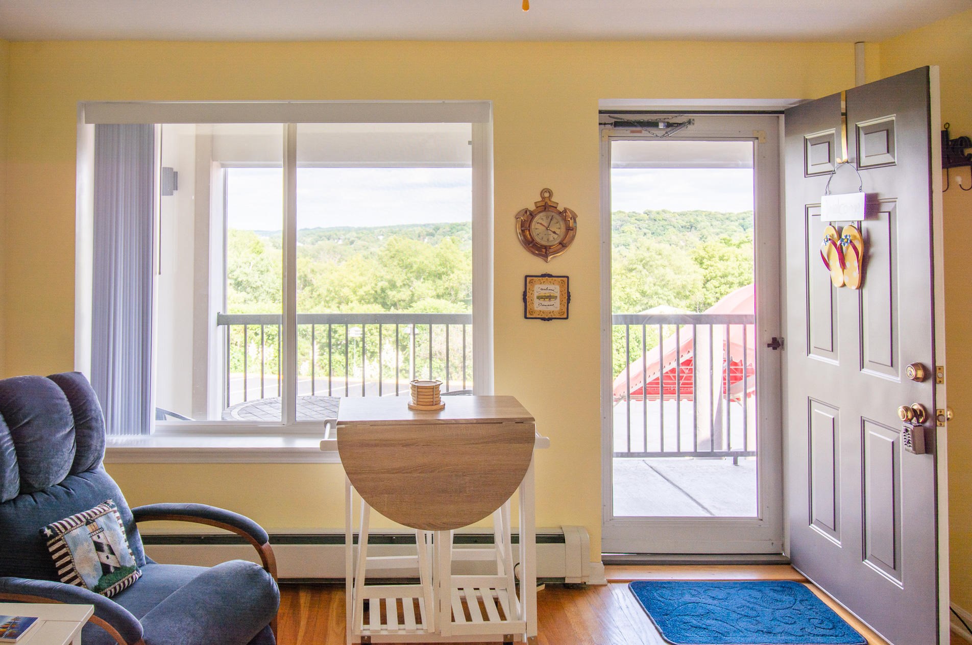 227 Dewey Ave #207, Fontana, WI 53125