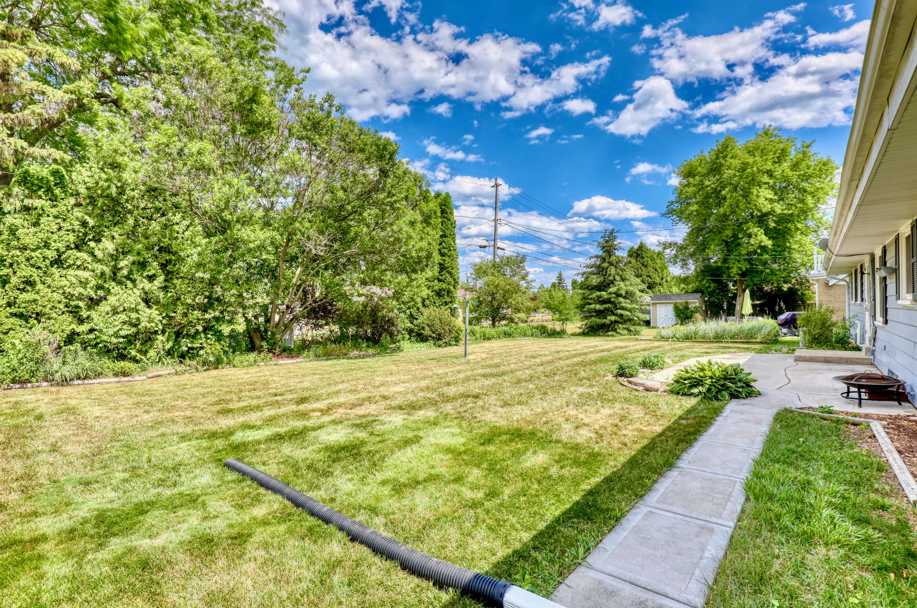 213 Hemlock Ct, South Milwaukee, WI 53172-1007