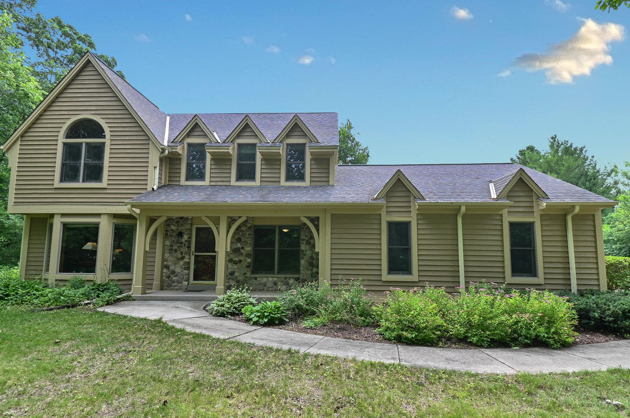 926 Tara Hl, Hartford, WI 53027-9041