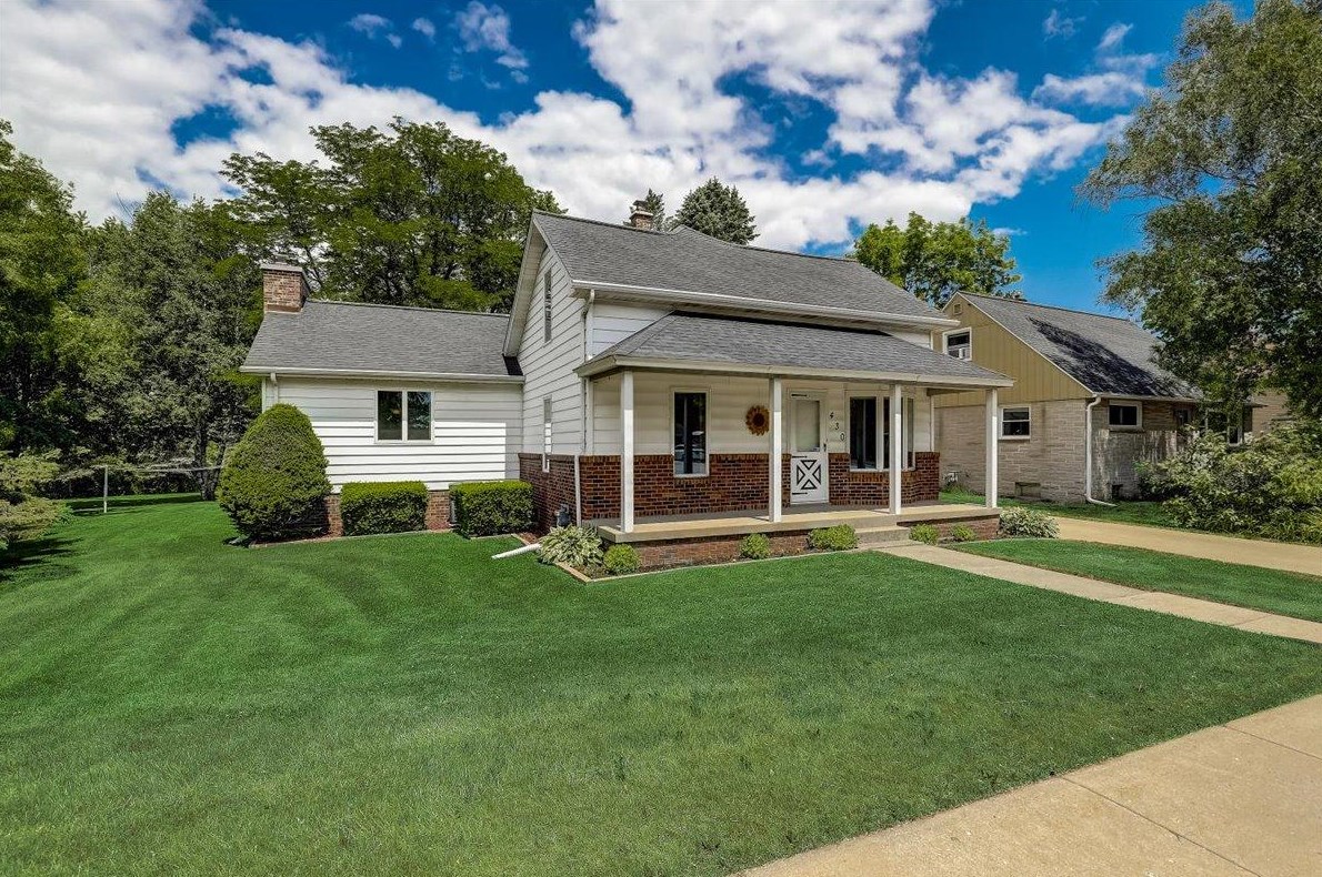 430 E Green Bay Ave, Saukville, WI 53080