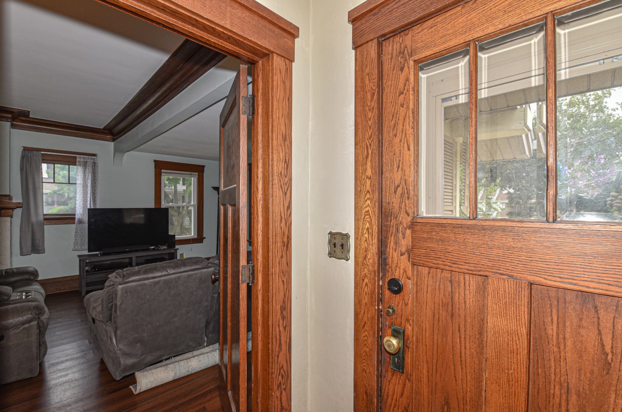 3229 Osborne Blvd, Racine, WI 53405-2562