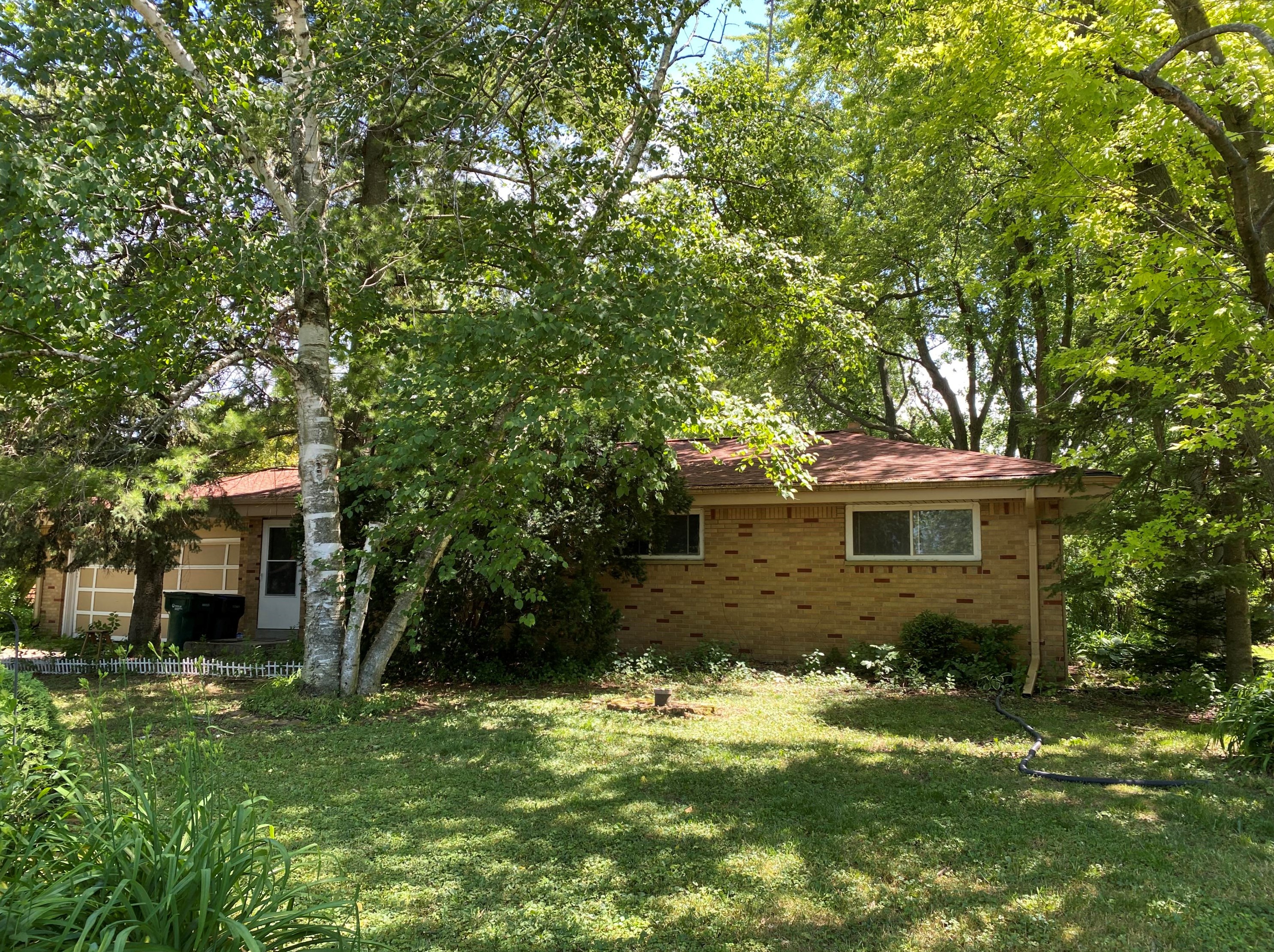 17615 W Rogers Dr, Waukesha, WI 53146