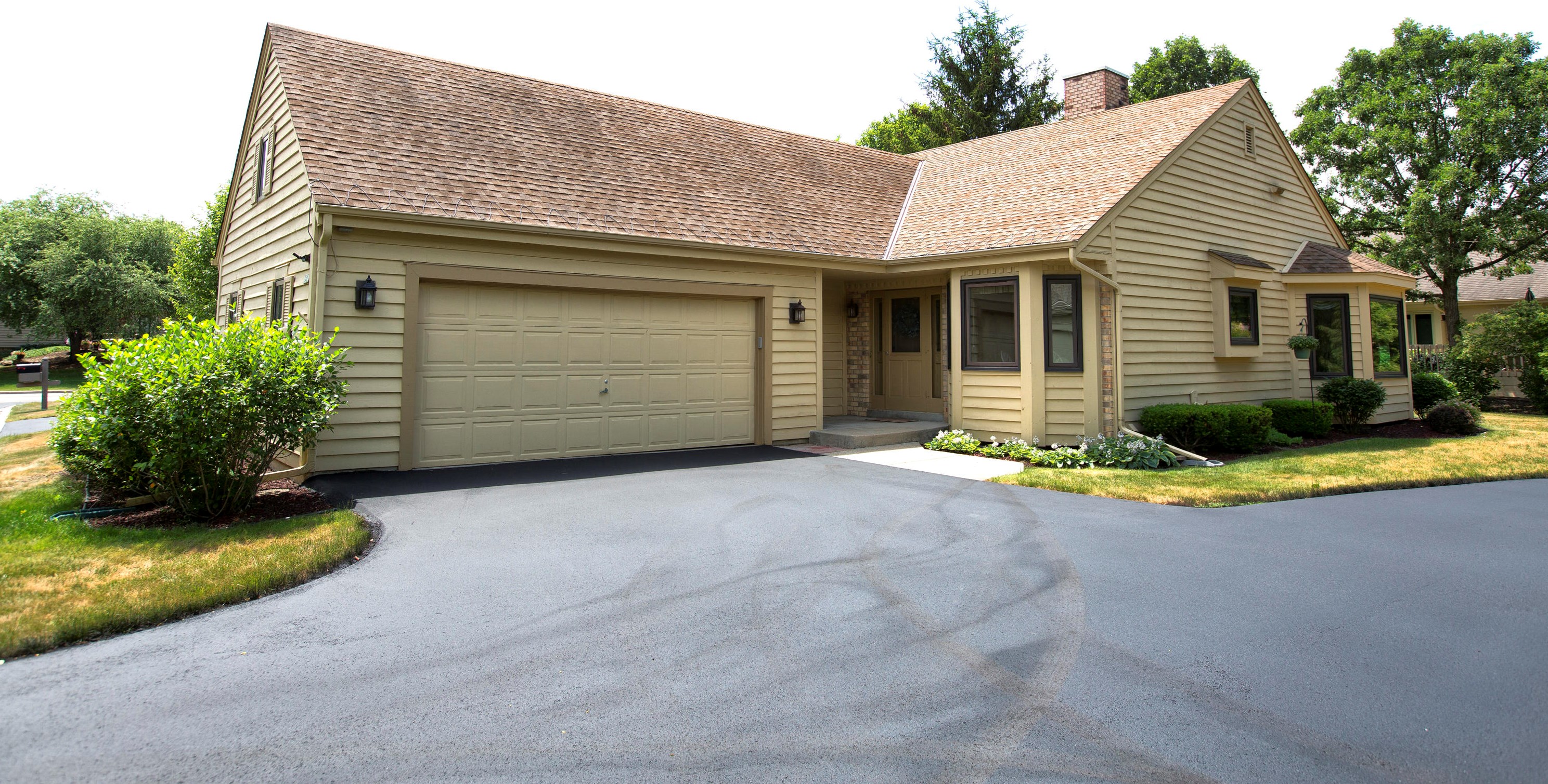 5425 Wild Rose Cir, Greendale, WI 53129