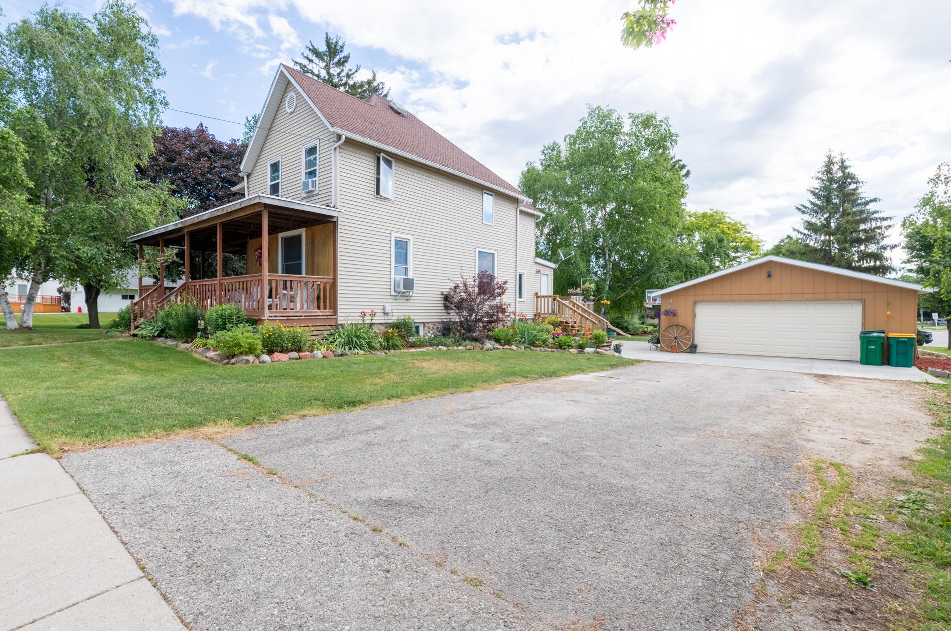 706 5th St, Knowles, WI 53048
