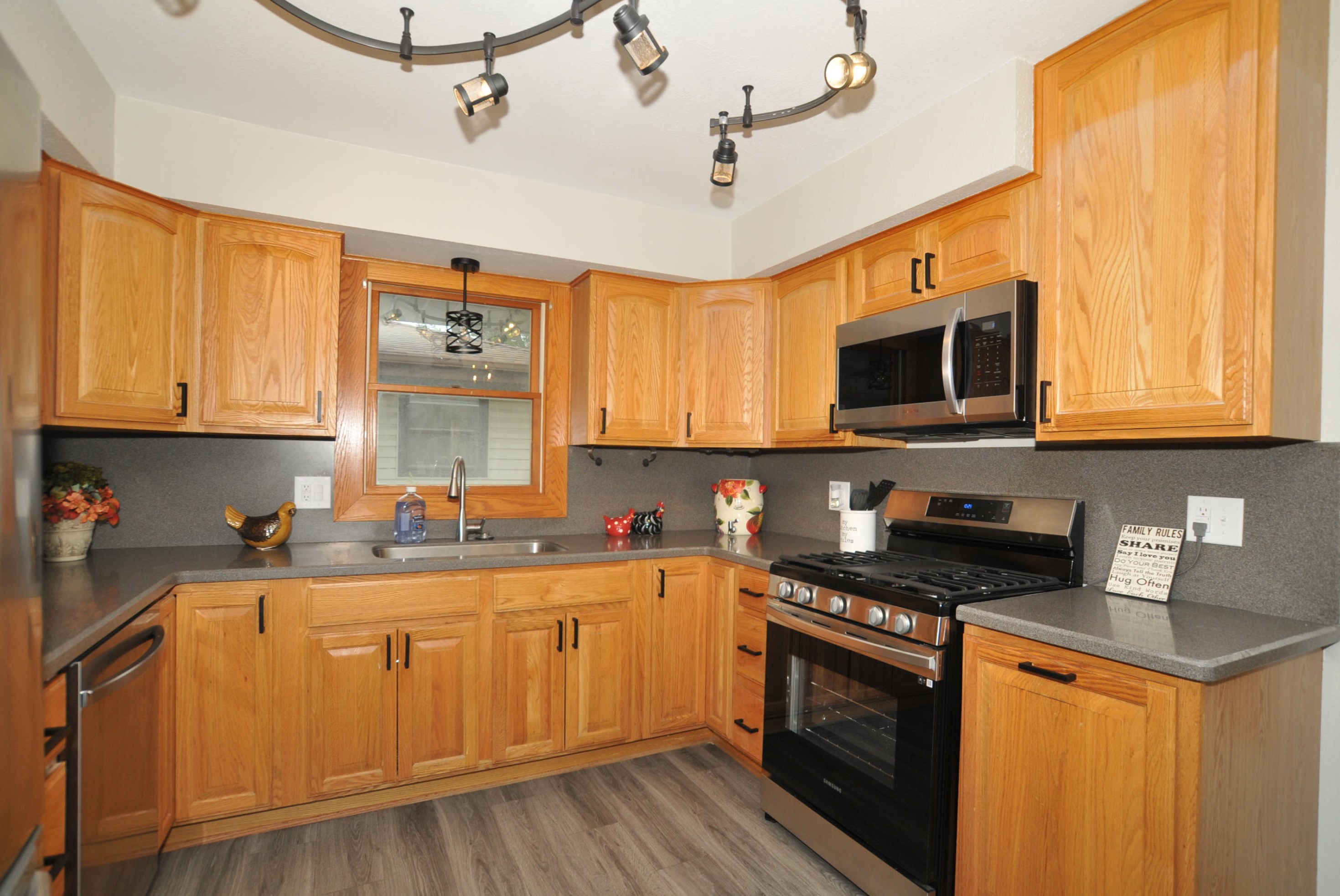 2721 Fleetwood Dr, Racine, WI 53403-3711