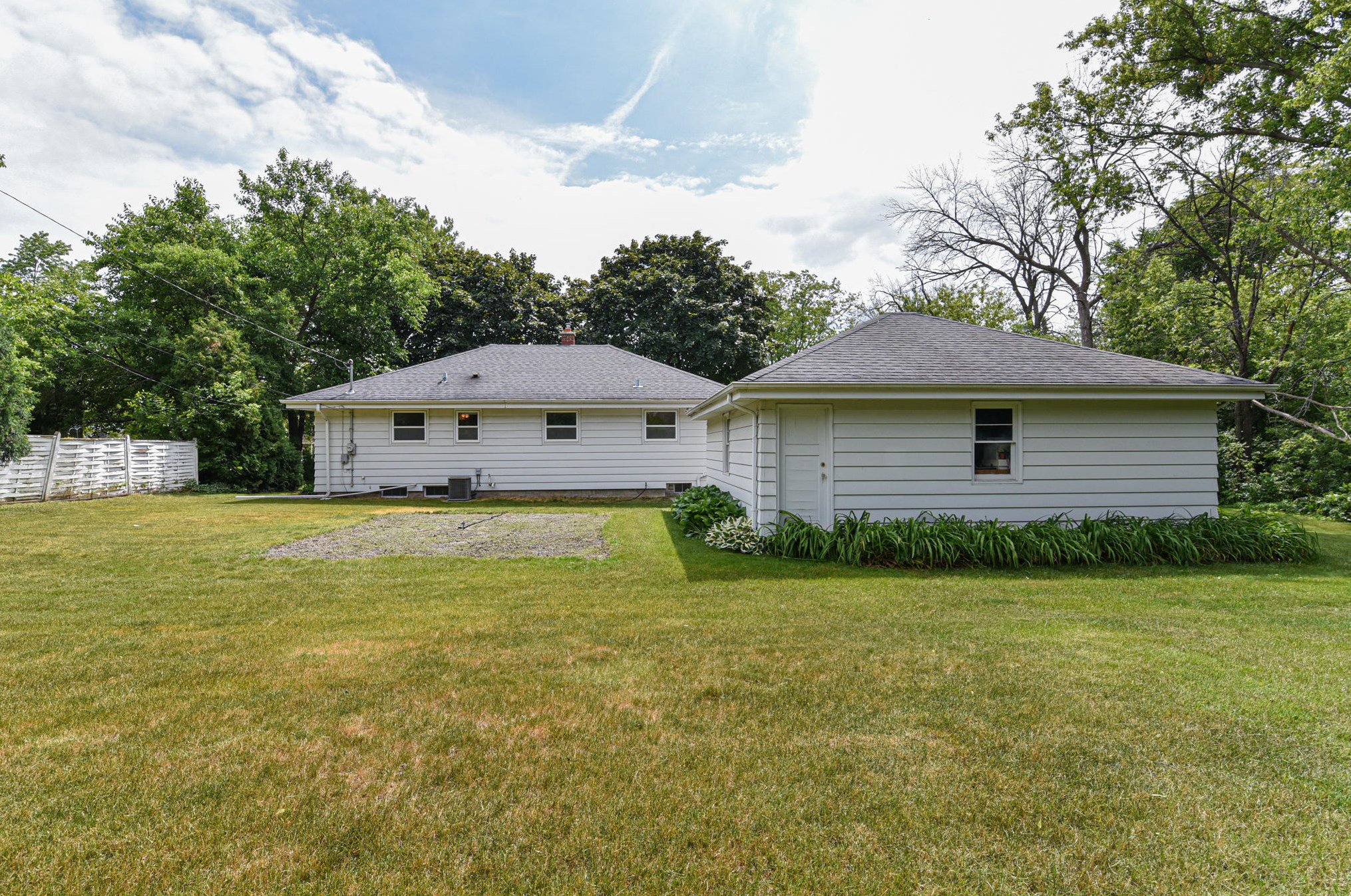 1275 Chester St, Brookfield WI  53005-7112 exterior