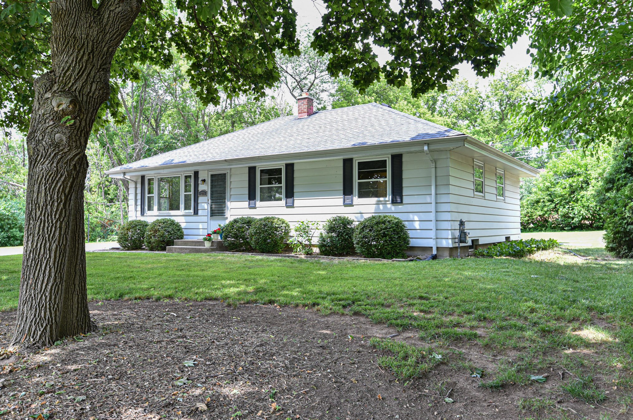 1275 Chester St, Brookfield WI  53005-7112 exterior