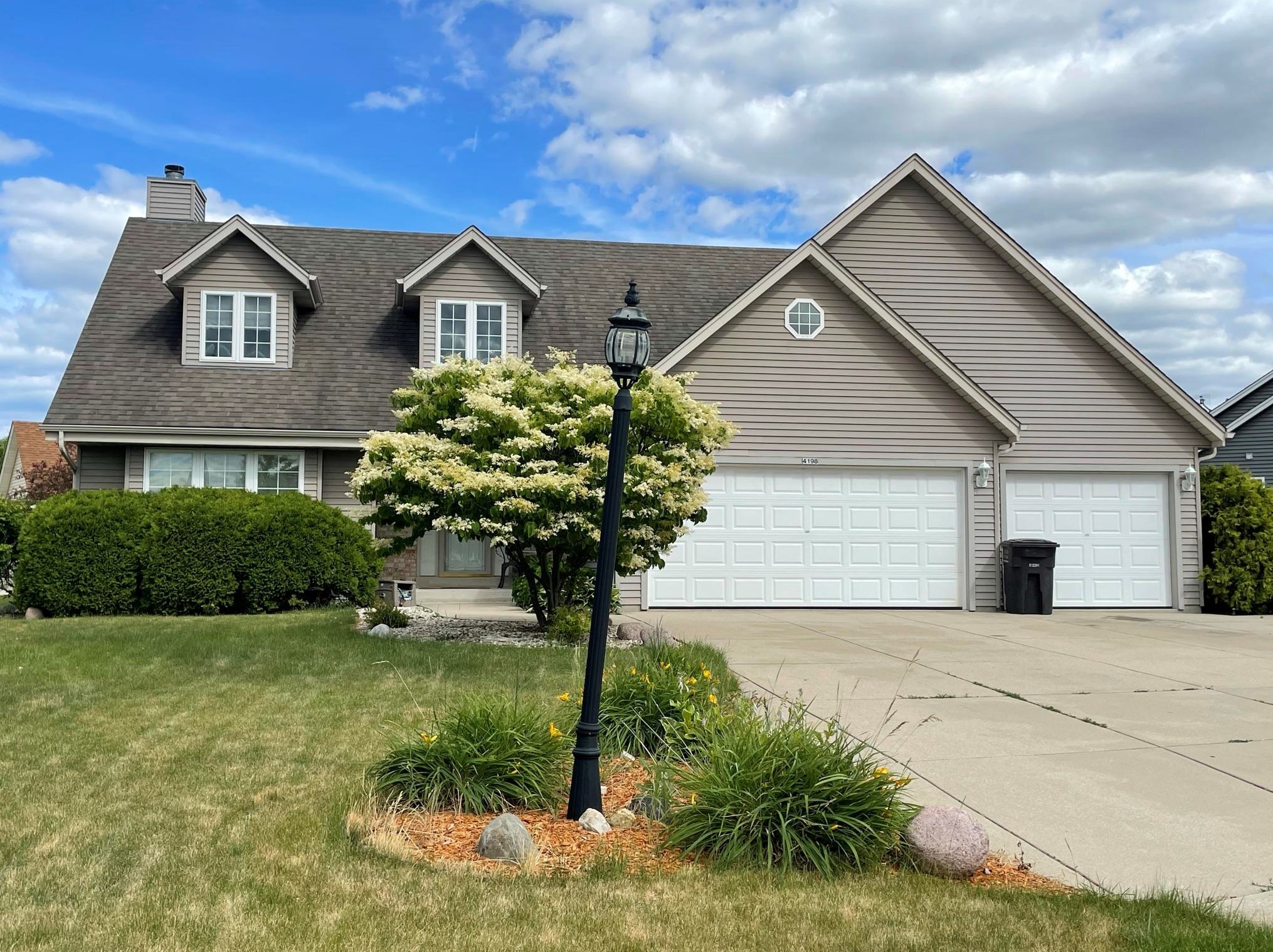 4198 W Whispering Ridge Pass, Hales Corners, WI 53132