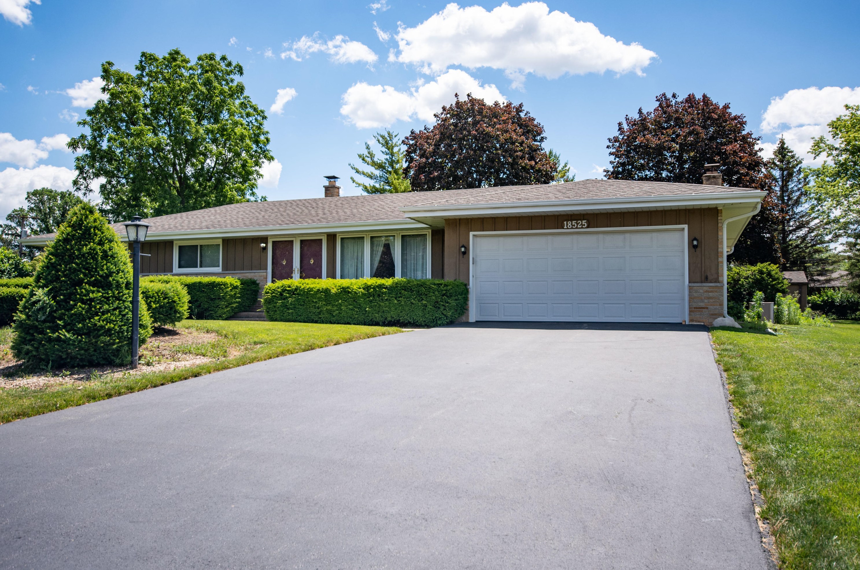 18525 Heathway Ln, Brookfield, WI 53045-7417