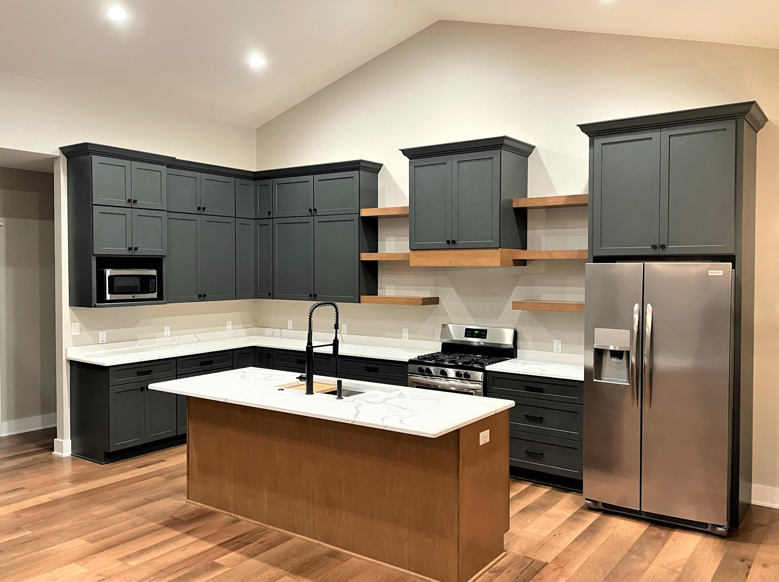 9975 Shepard Ave, Oak Creek, WI 53154-5746