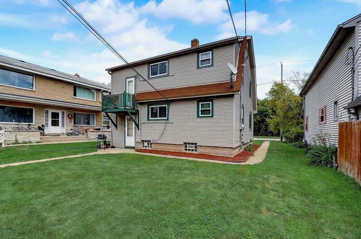 5463 S Lake Dr, Cudahy, WI 53110