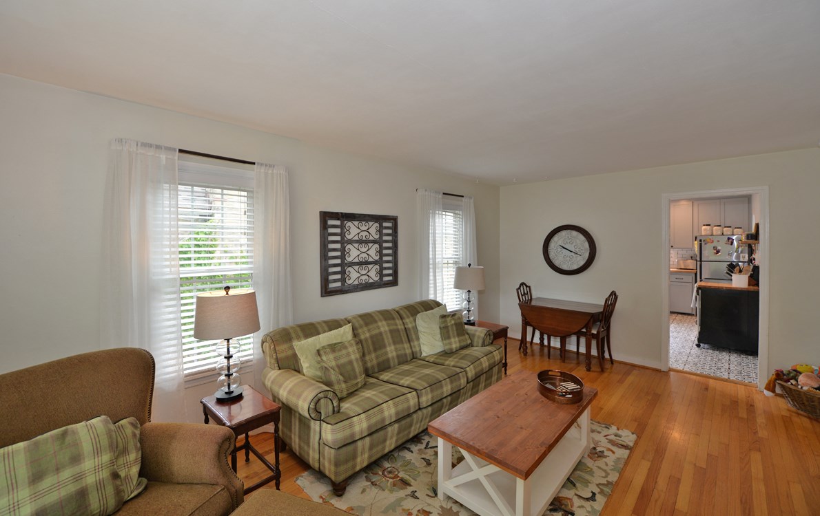 621 Isabelle Ave, Racine, WI 53402-4221