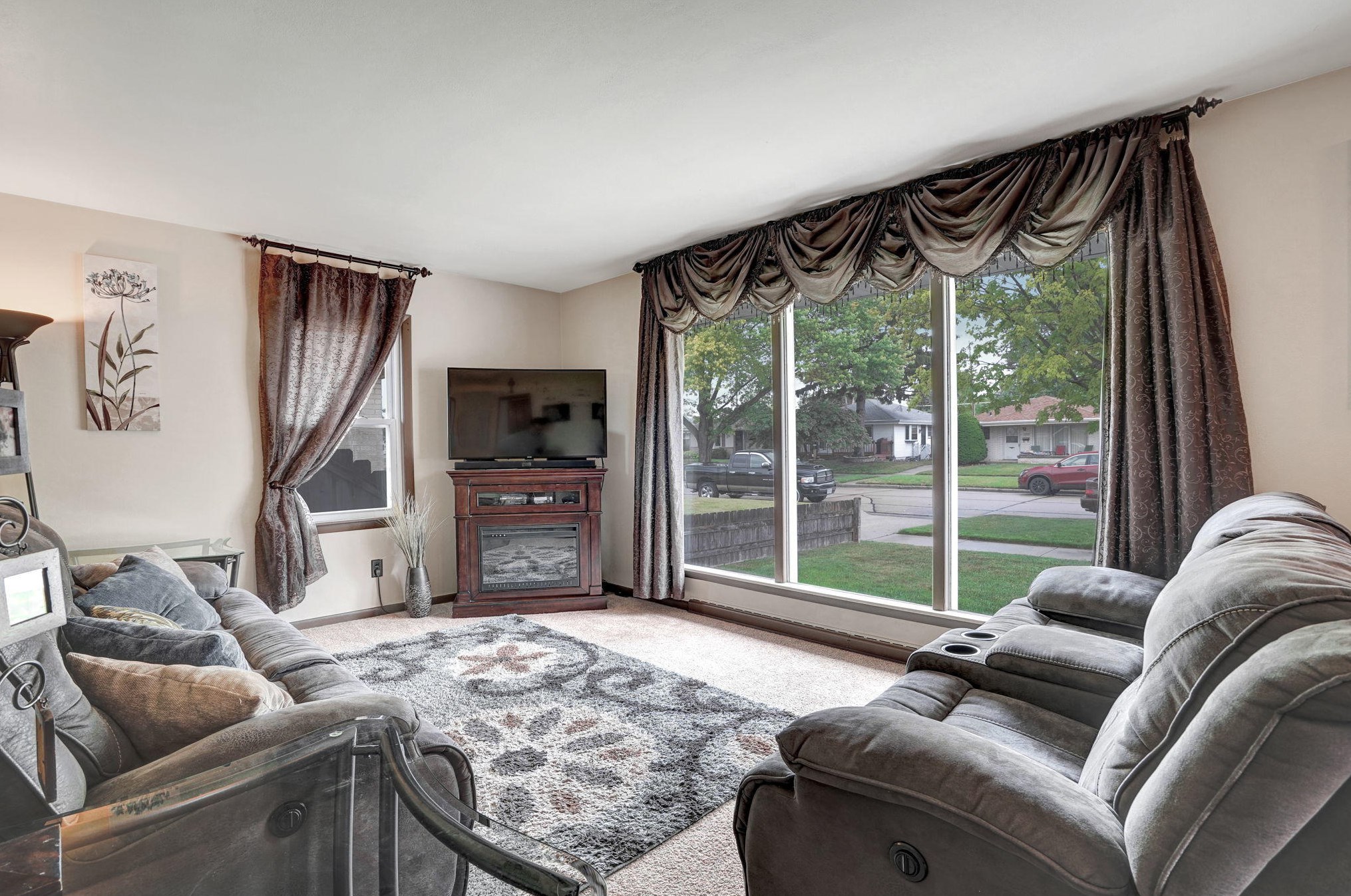 2608 Grove Ave, Racine, WI 53405-4218